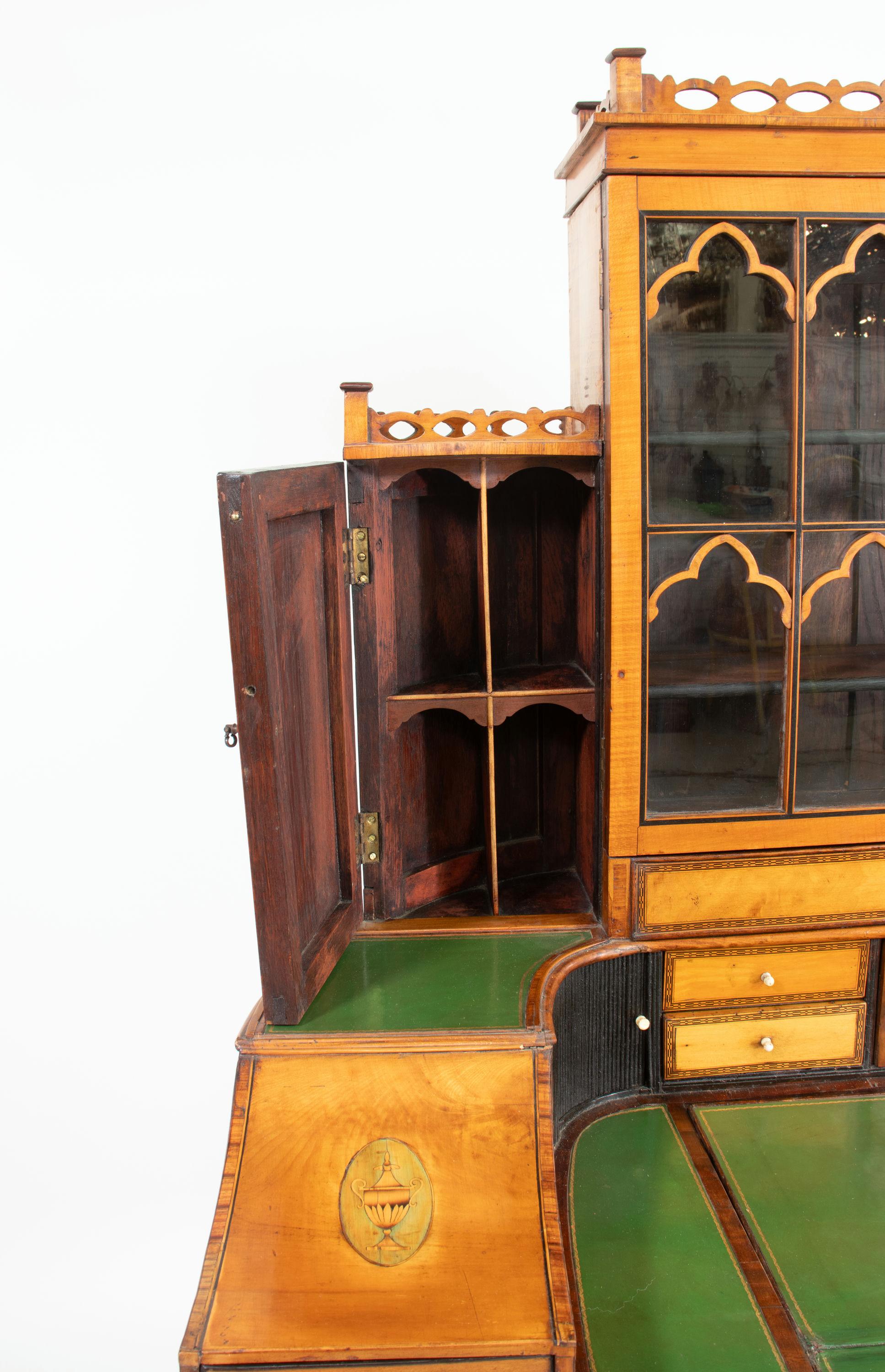 Escritorio de madera satinada de principios del siglo XIX Jorge III en Bueno estado para la venta en Chicago, IL