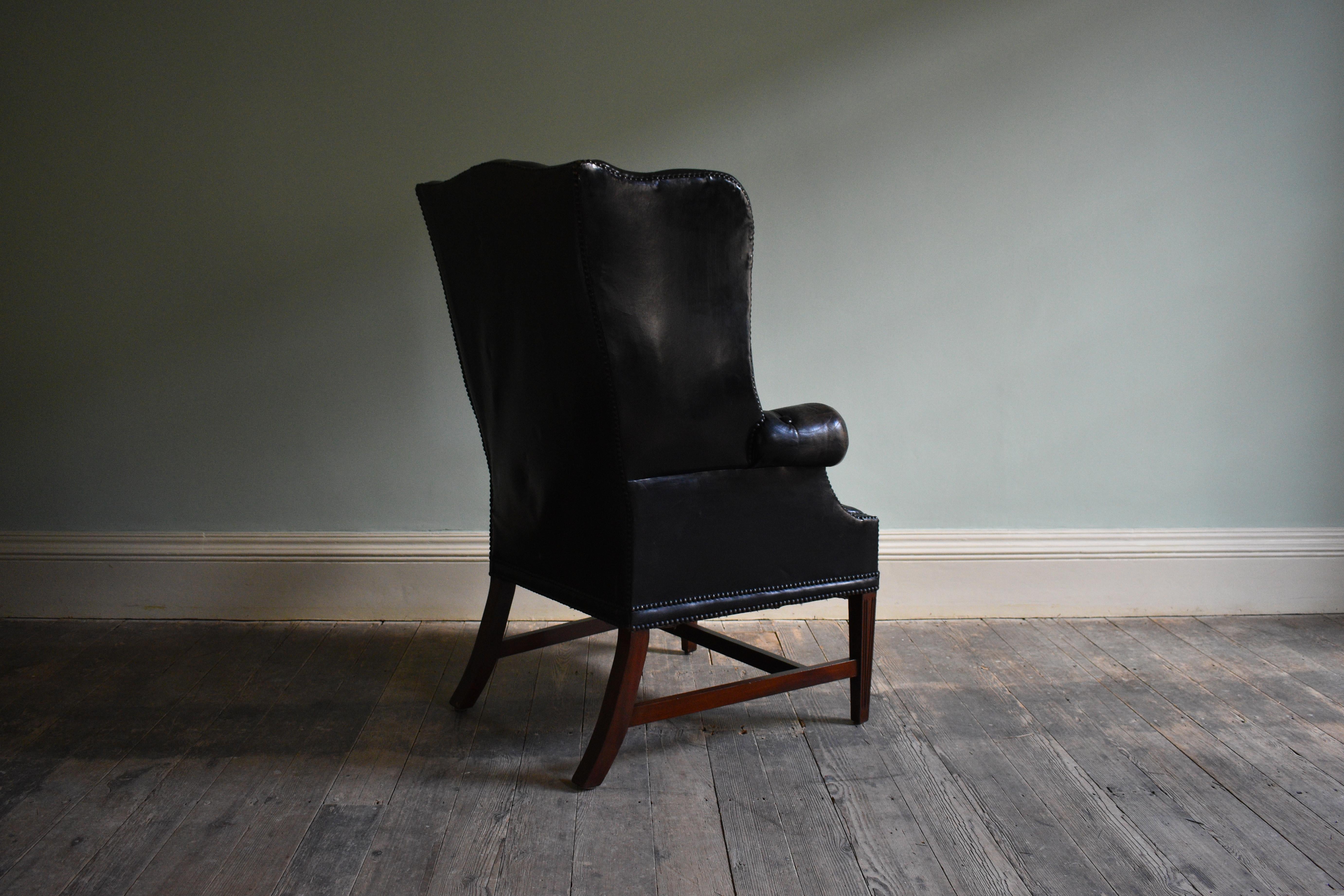 Early 19th Century Georgian Black Leather Upholstered Wingback Armchair For Sale 1