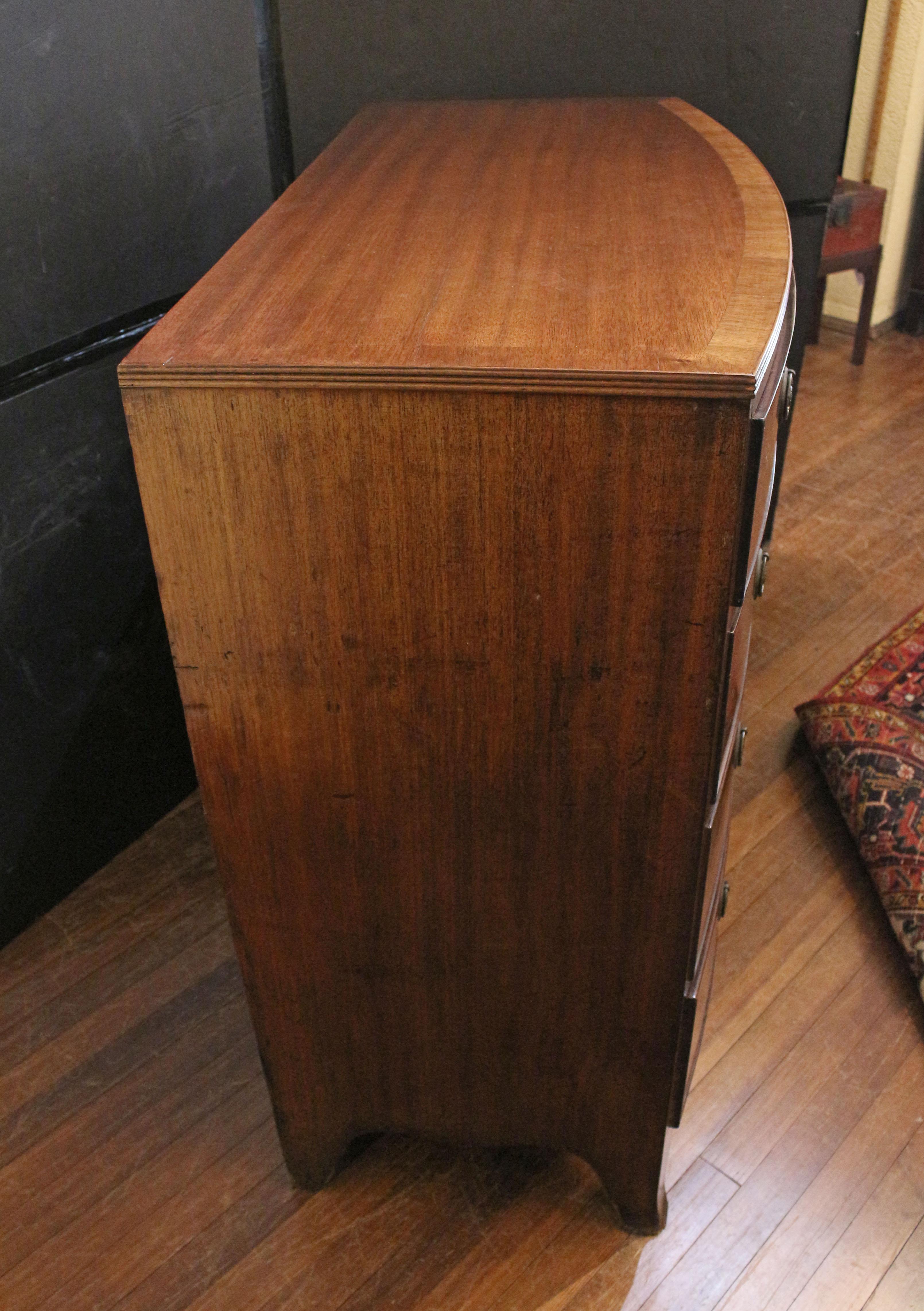 Early 19th Century Georgian Bowfront Chest of Drawers In Good Condition In Chapel Hill, NC