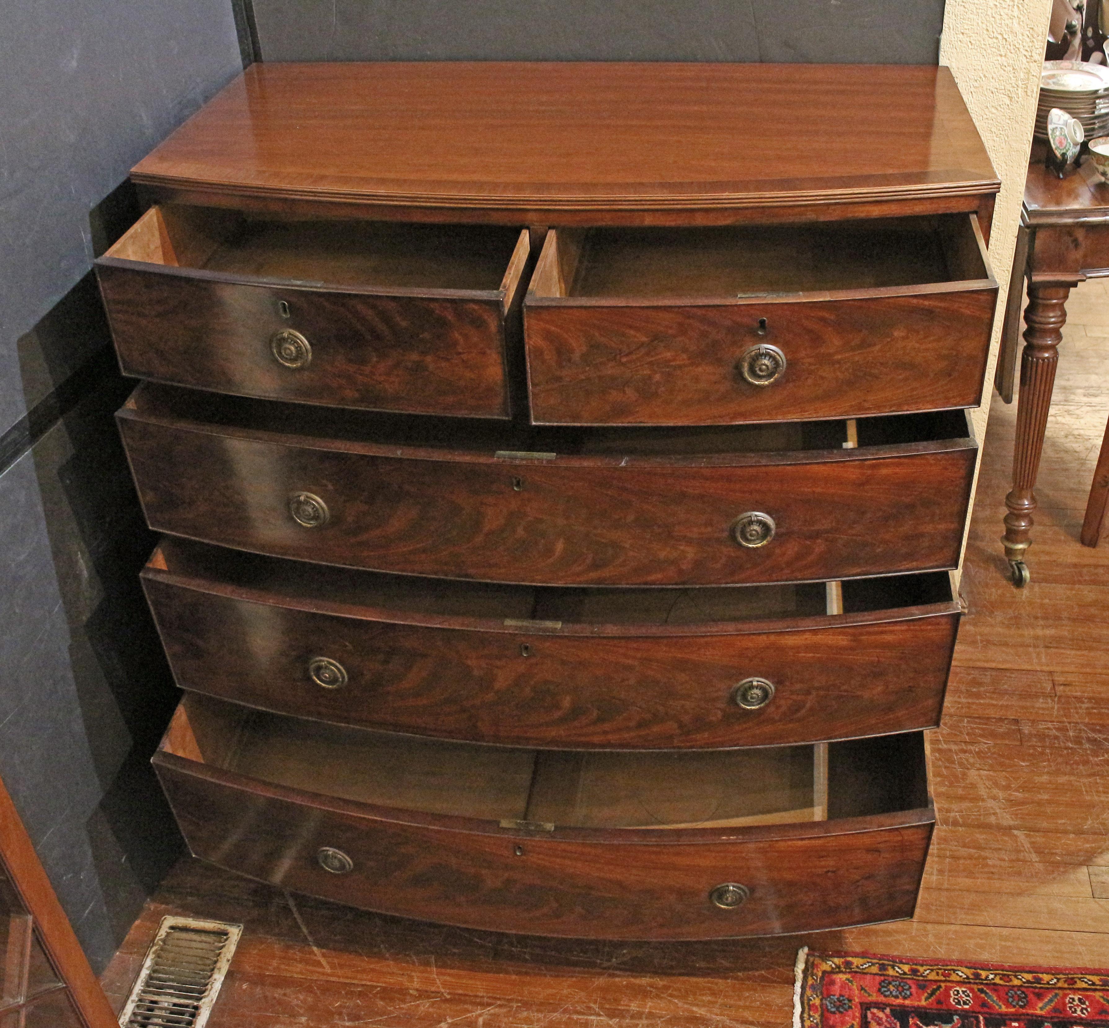 Early 19th Century Georgian Bowfront Chest of Drawers 1