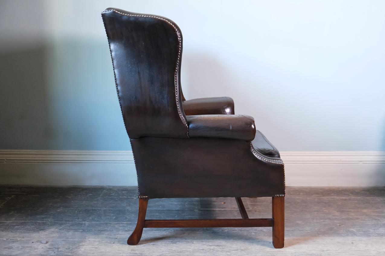 English Early 19th Century Georgian Brown Leather-Upholstered Wingback Armchair For Sale