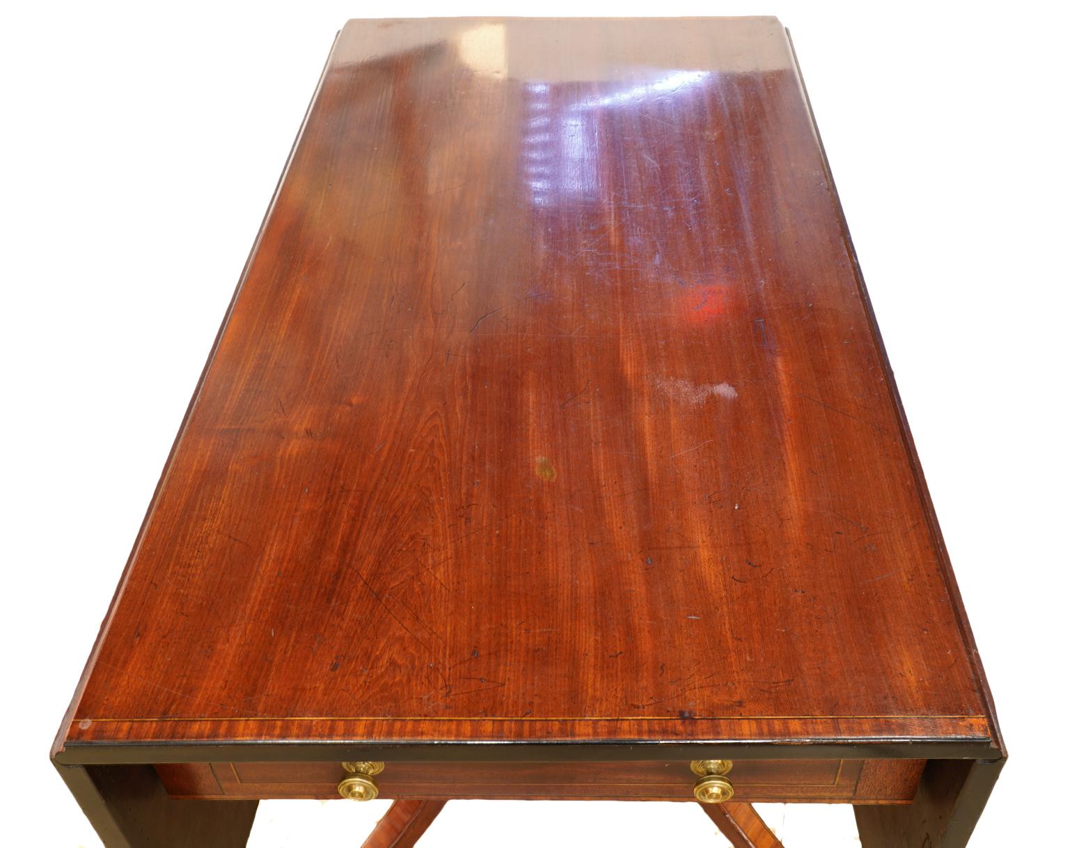 English Early 19th Century Georgian Inlaid Mahogany Pedestal Drop-Leaf Table