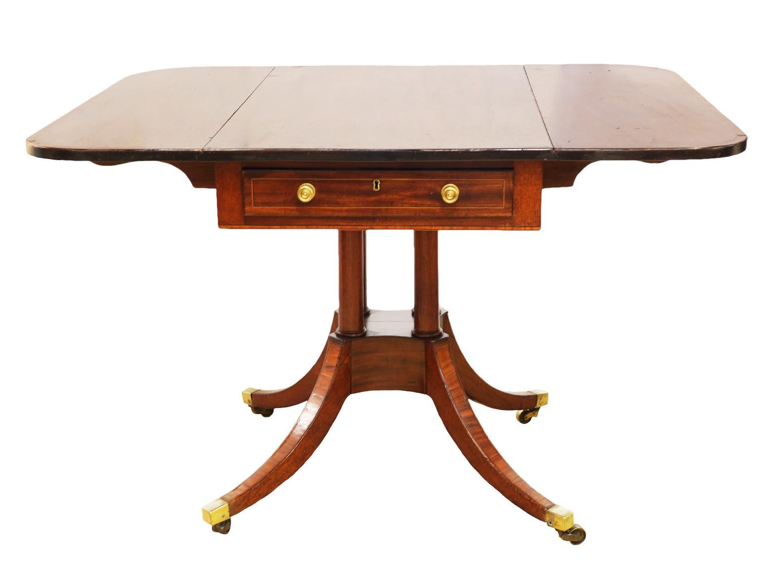 Early 19th Century Georgian Inlaid Mahogany Pedestal Drop-Leaf Table In Good Condition In Ft. Lauderdale, FL