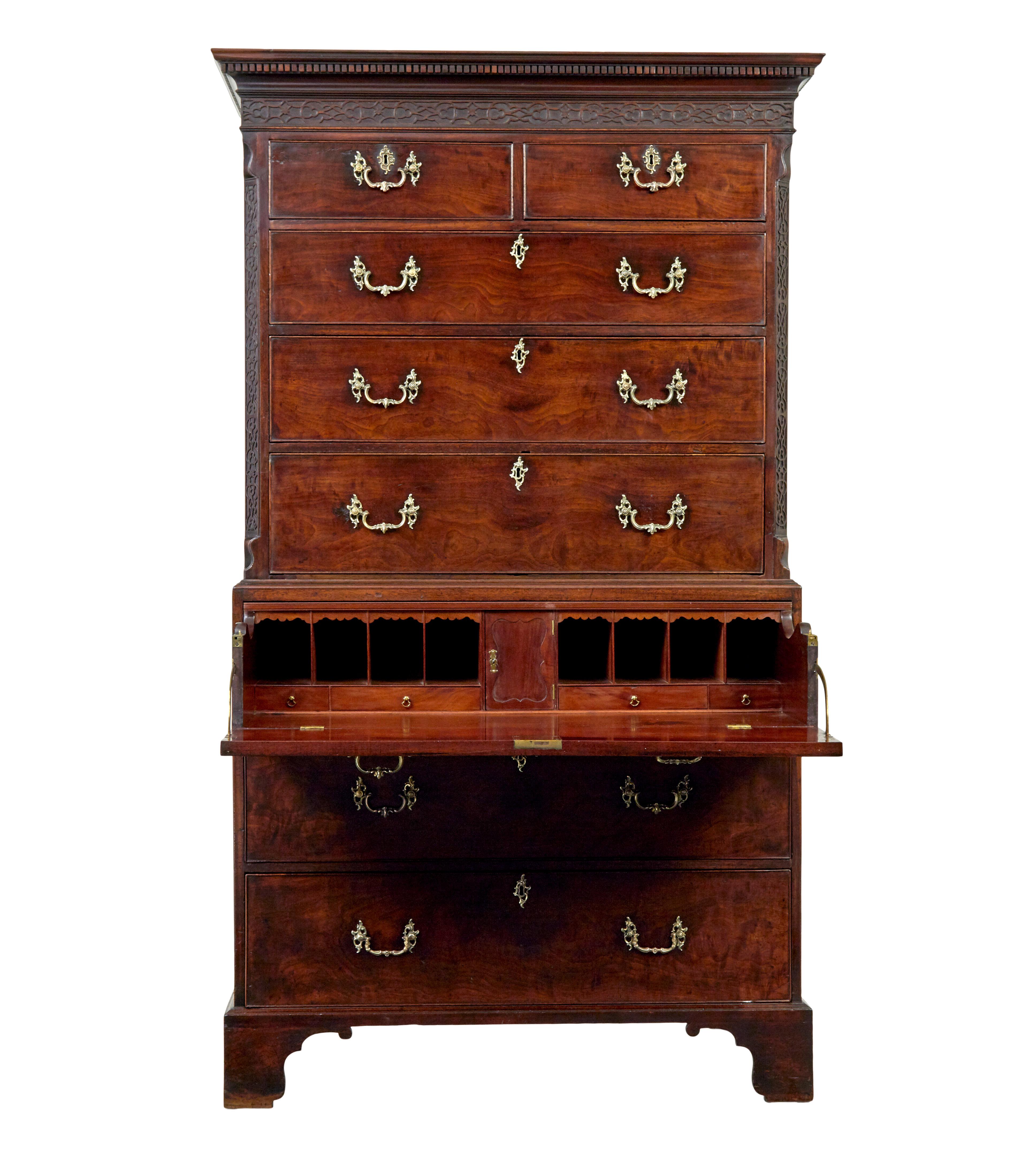 Early 19th century Georgian mahogany secretaire chest on chest Inglés en venta