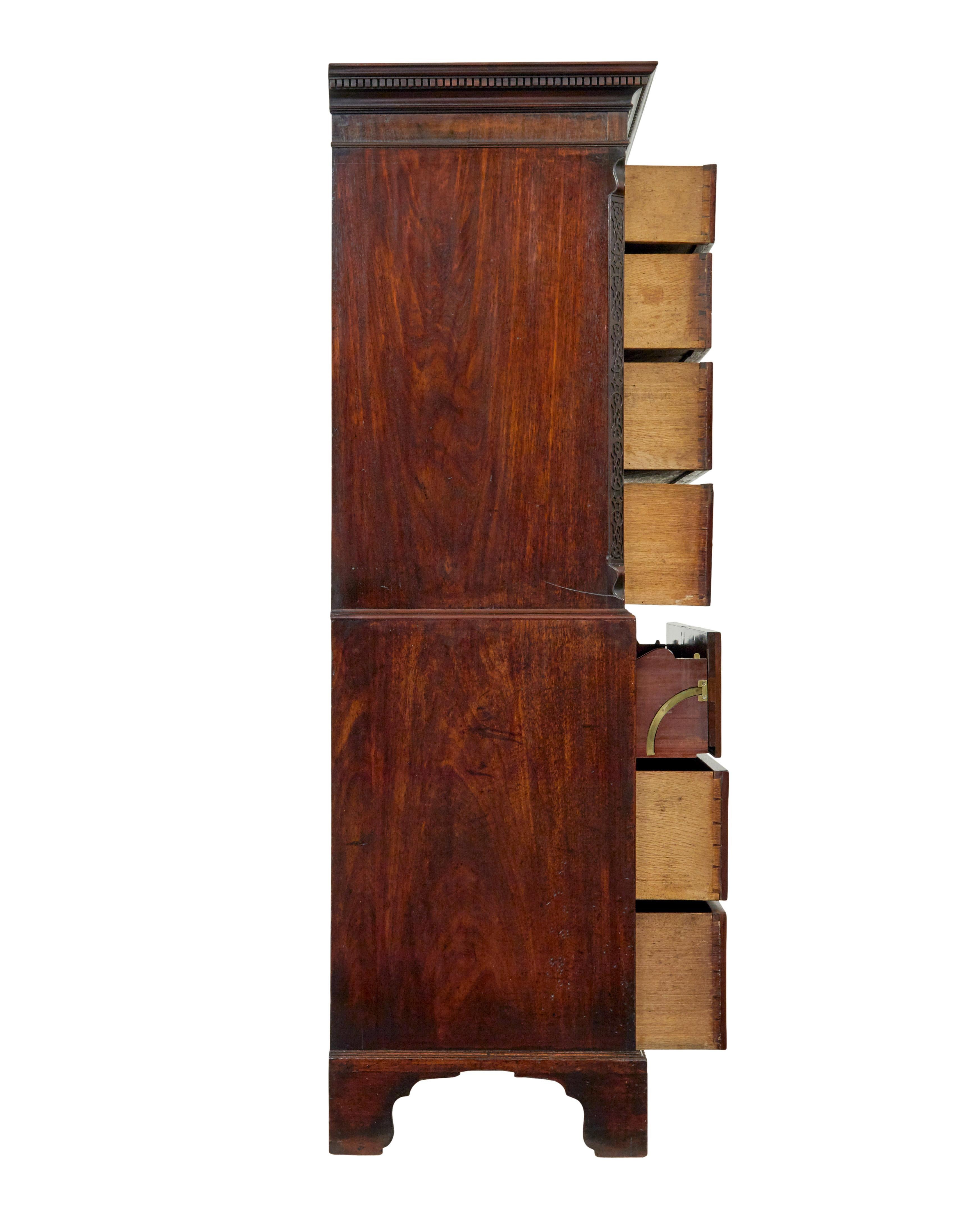 Early 19th century Georgian mahogany secretaire chest on chest siglo XIX en venta