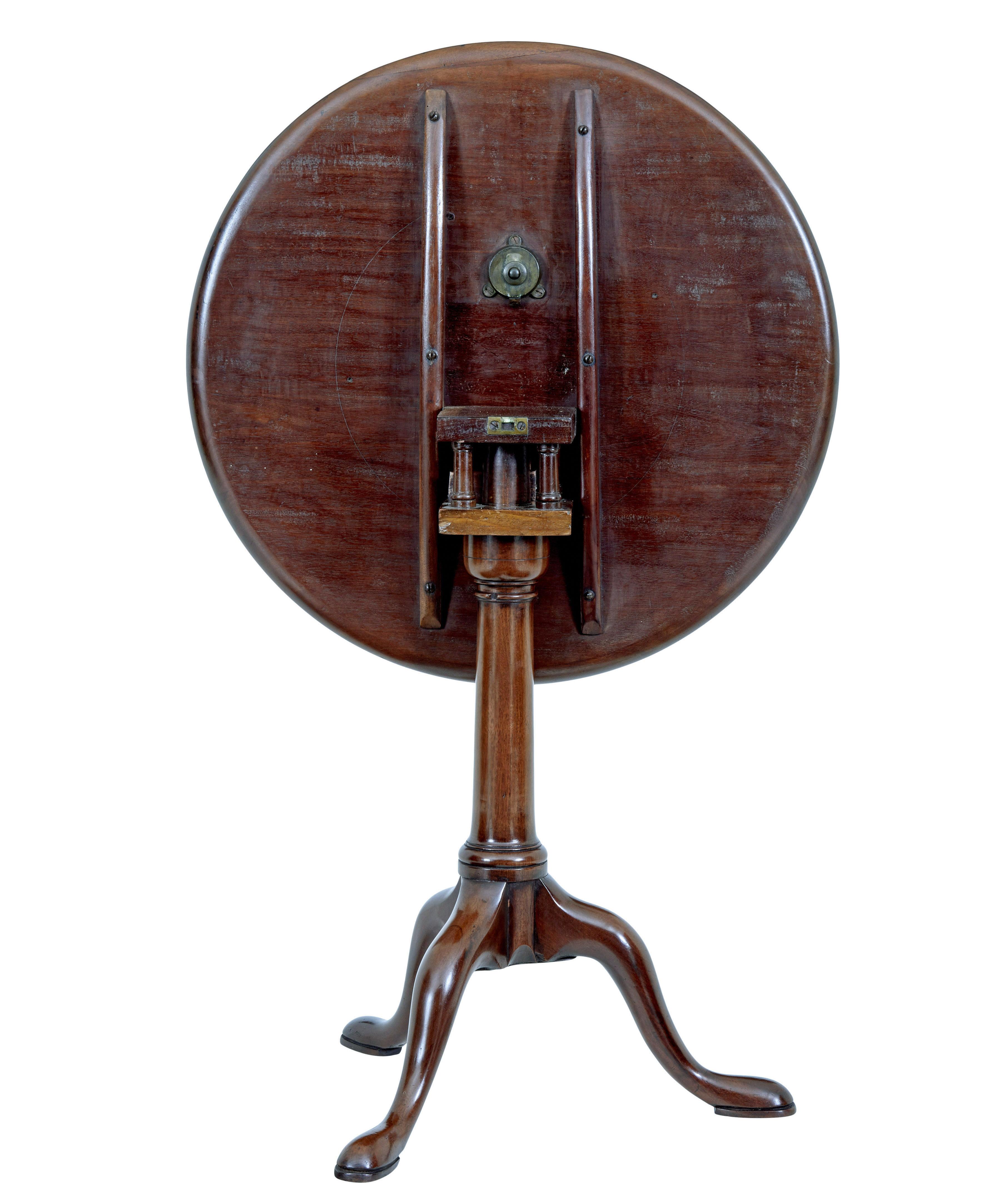 Georgien Early 19th century Georgian mahogany tripod table en vente