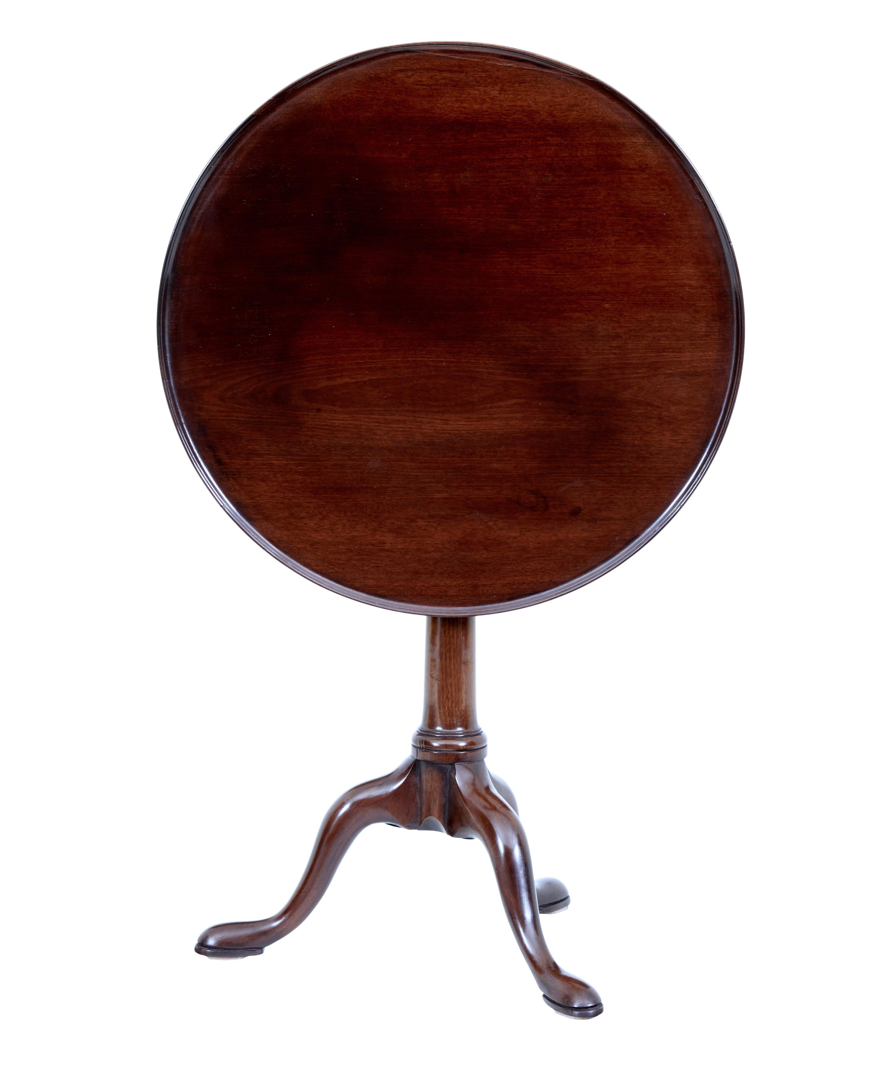 Hand-Crafted Early 19th century Georgian mahogany tripod table For Sale