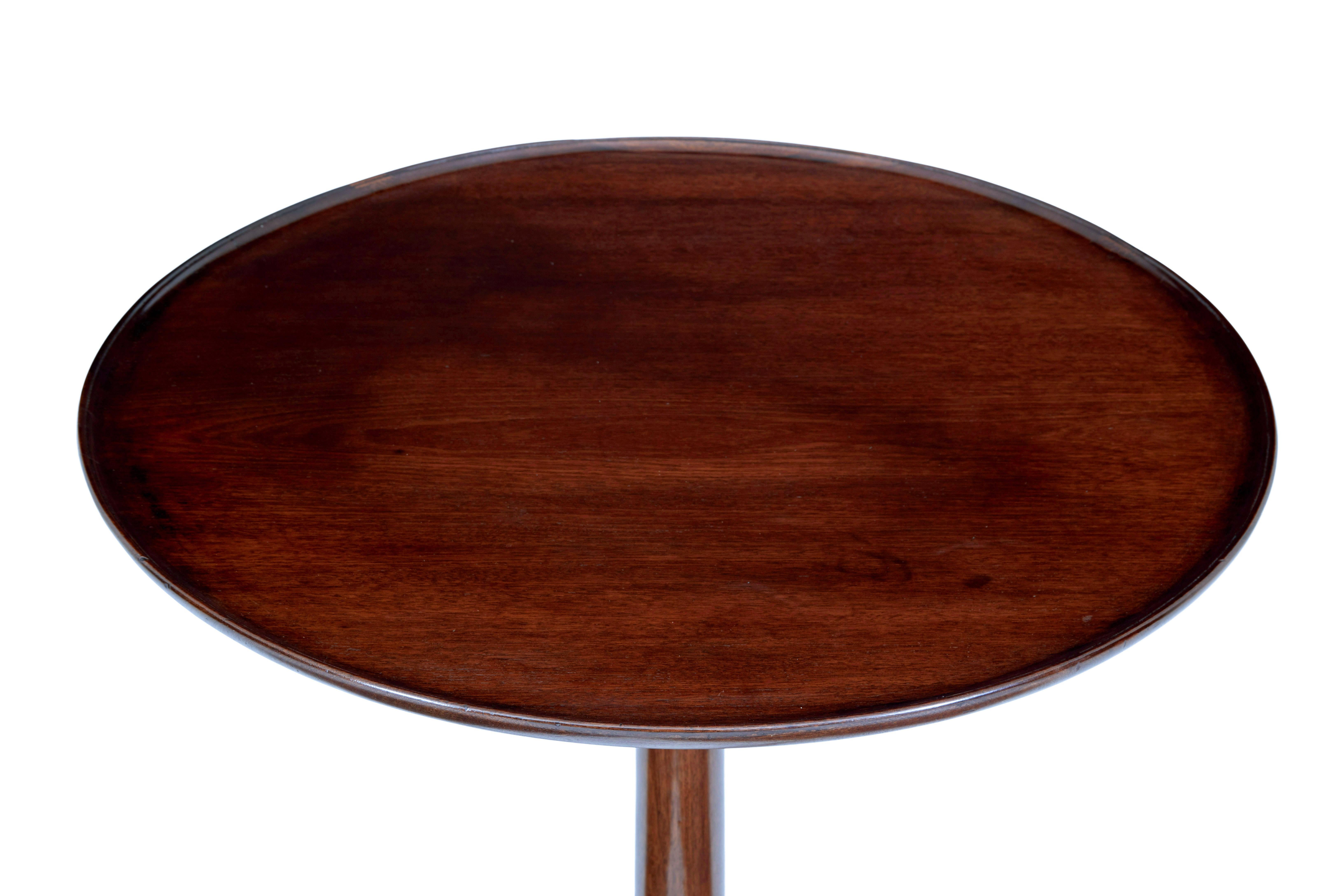 Sculpté à la main Early 19th century Georgian mahogany tripod table en vente