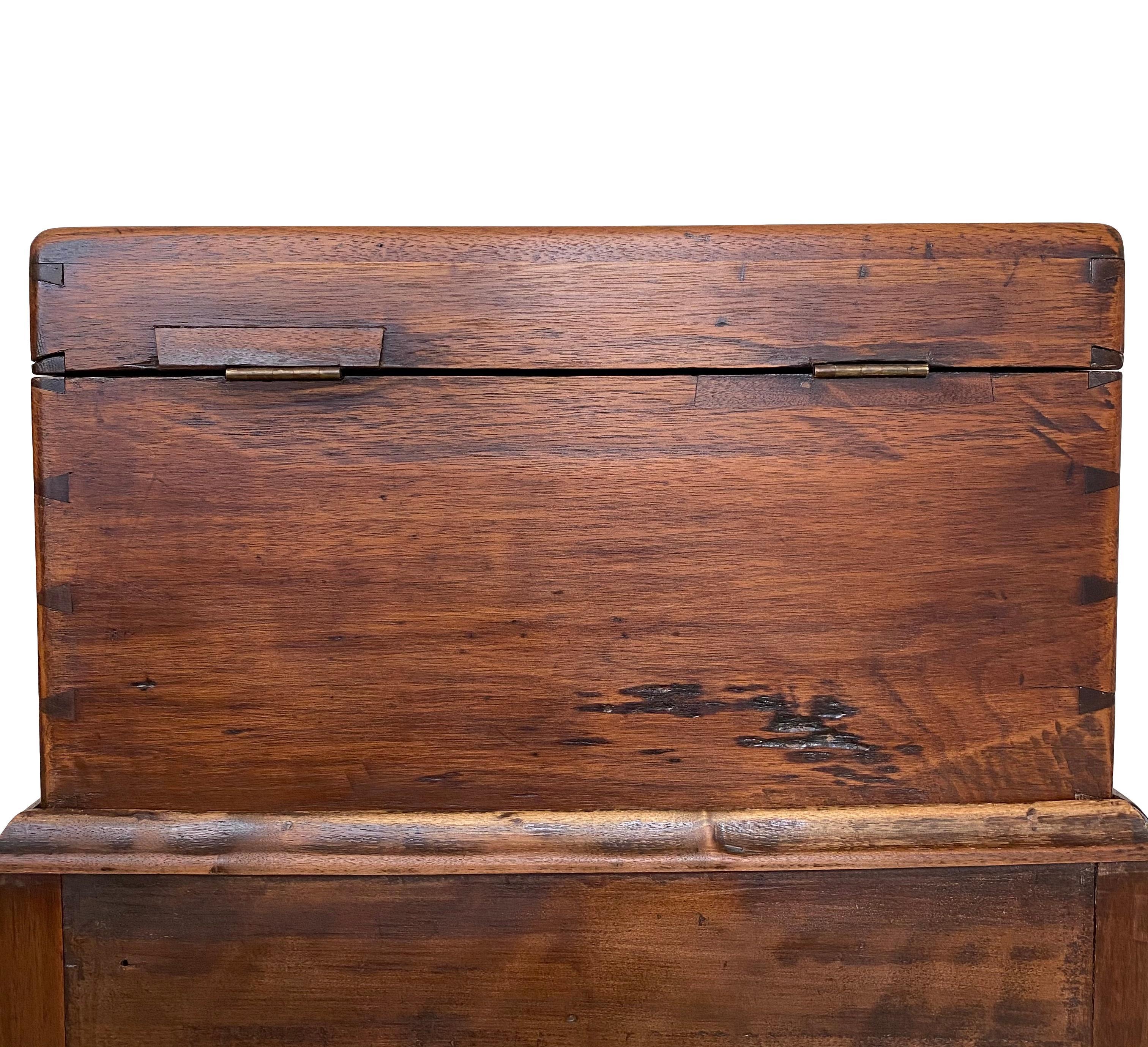Early 19th Century Georgian Walnut Cellarette on Stand 4