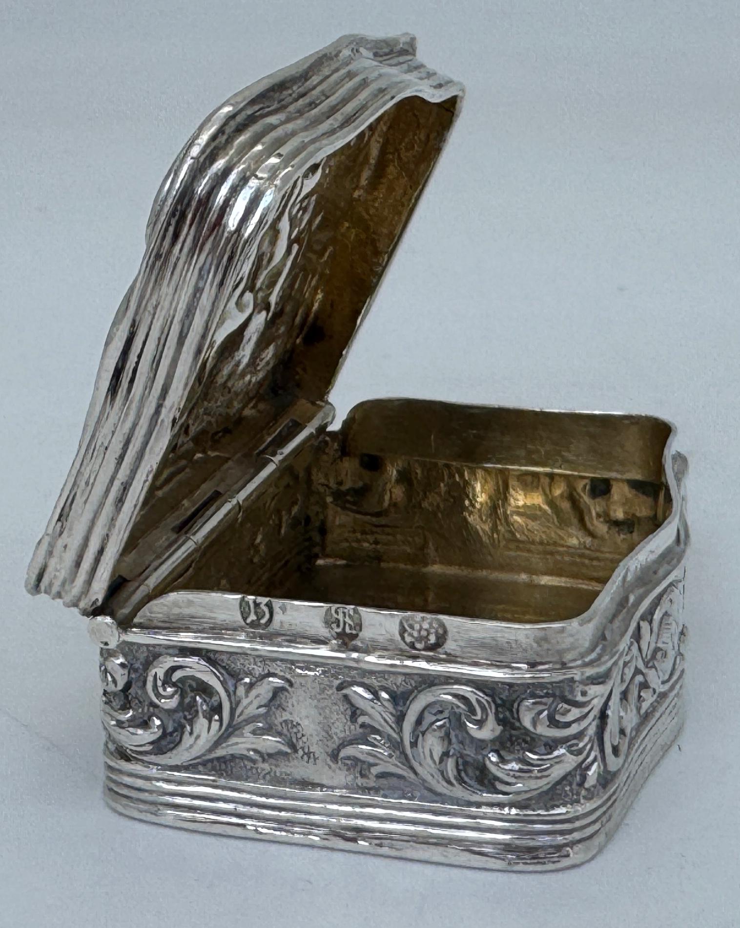 Caja paisajística alemana de plata repujada de 13 lts de principios del siglo XIX, Hanau, c. 1820 en venta 4