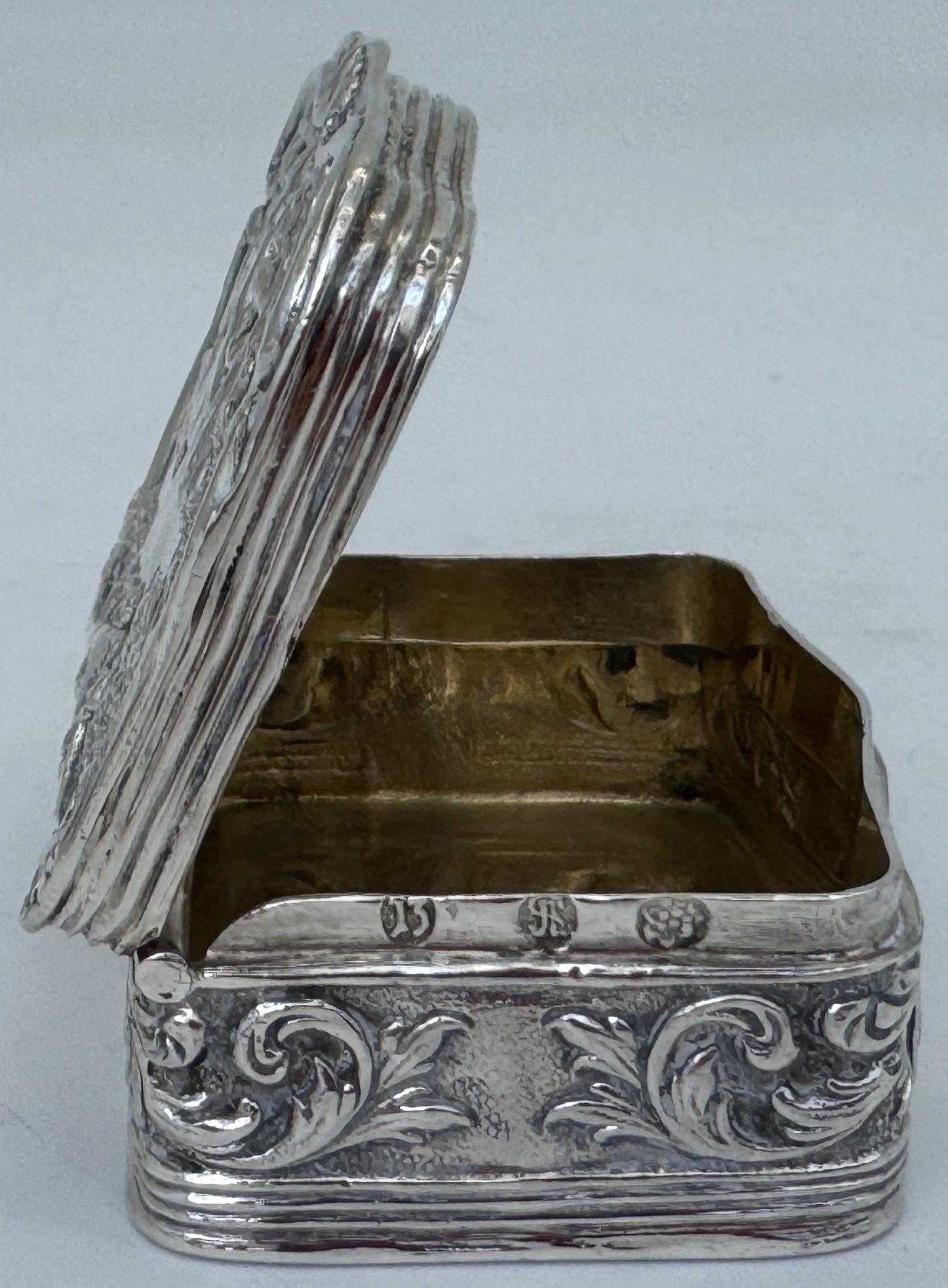Caja paisajística alemana de plata repujada de 13 lts de principios del siglo XIX, Hanau, c. 1820 en venta 5