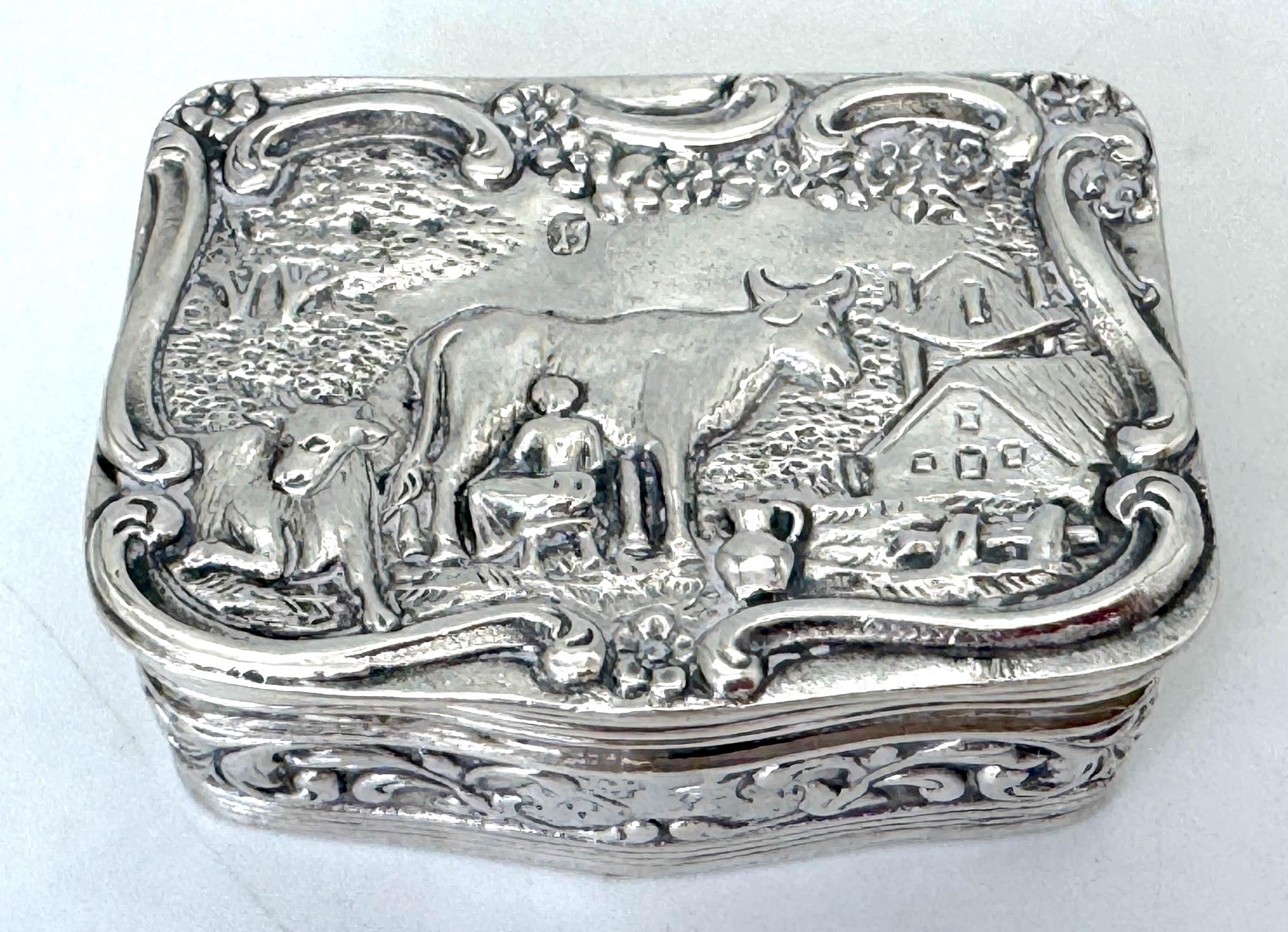 Caja paisajística alemana de plata repujada de 13 lts de principios del siglo XIX, Hanau, c. 1820 Neoclásico en venta