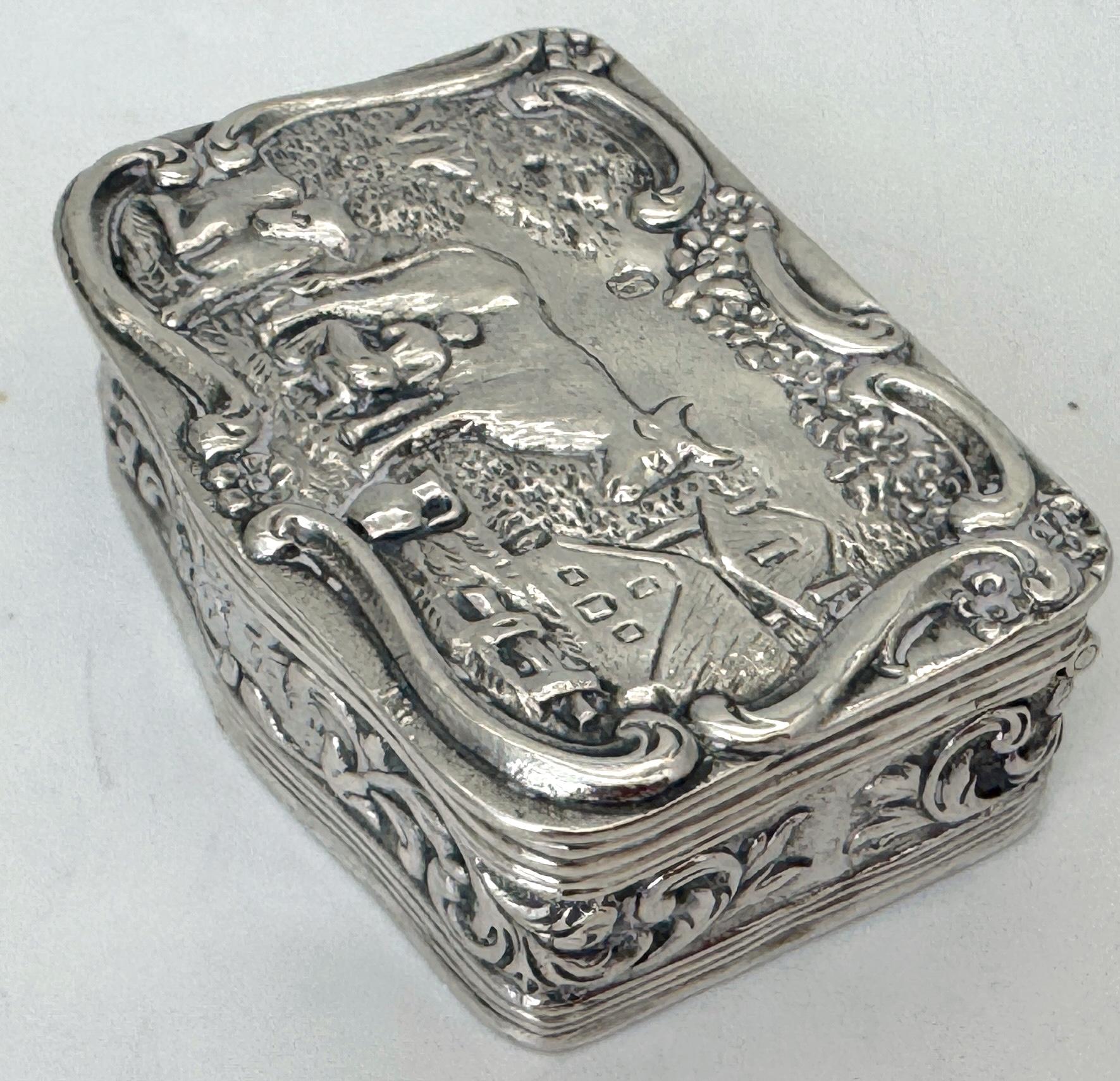 Caja paisajística alemana de plata repujada de 13 lts de principios del siglo XIX, Hanau, c. 1820 Alemán en venta