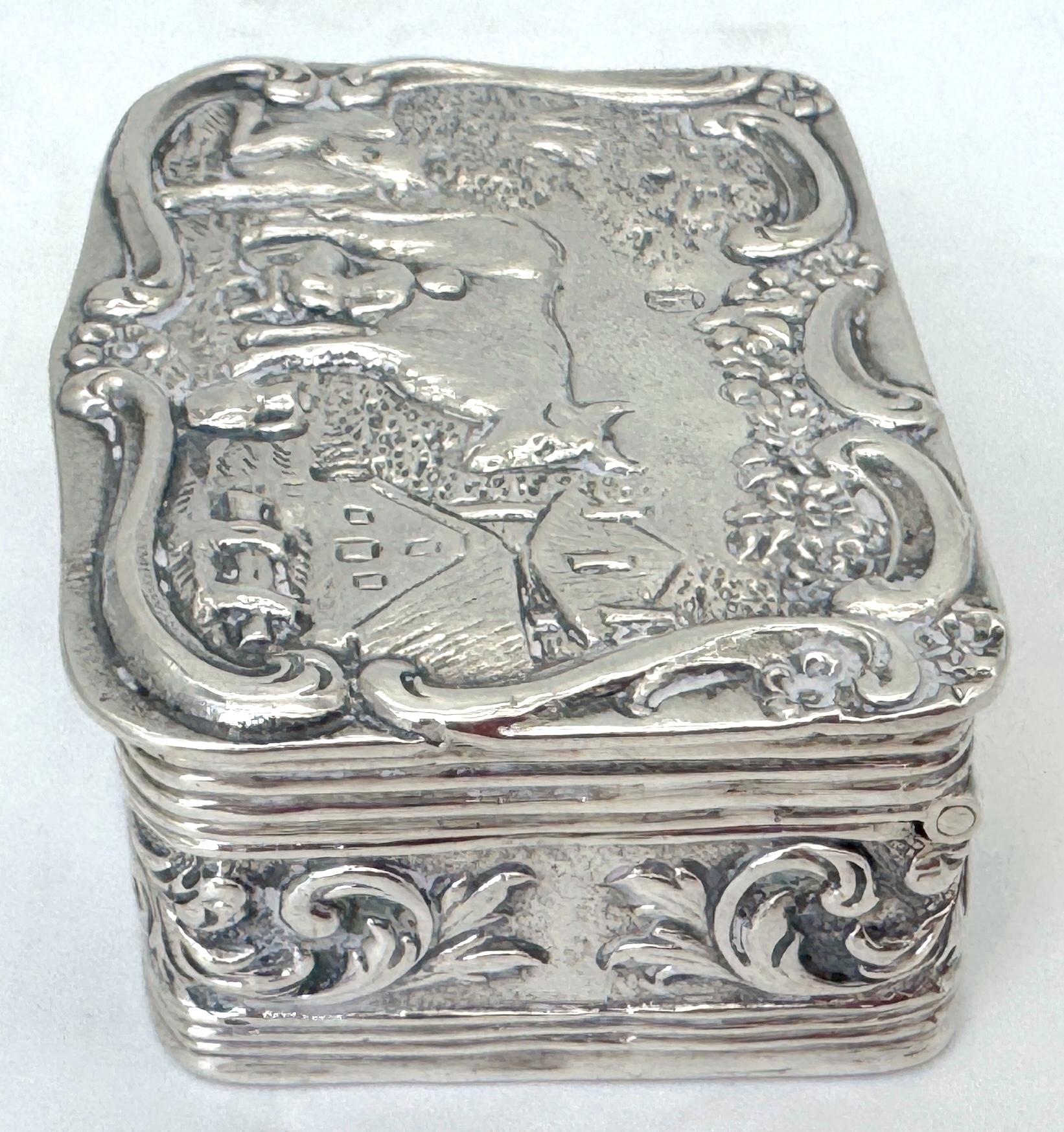 Caja paisajística alemana de plata repujada de 13 lts de principios del siglo XIX, Hanau, c. 1820 Vaciado en venta