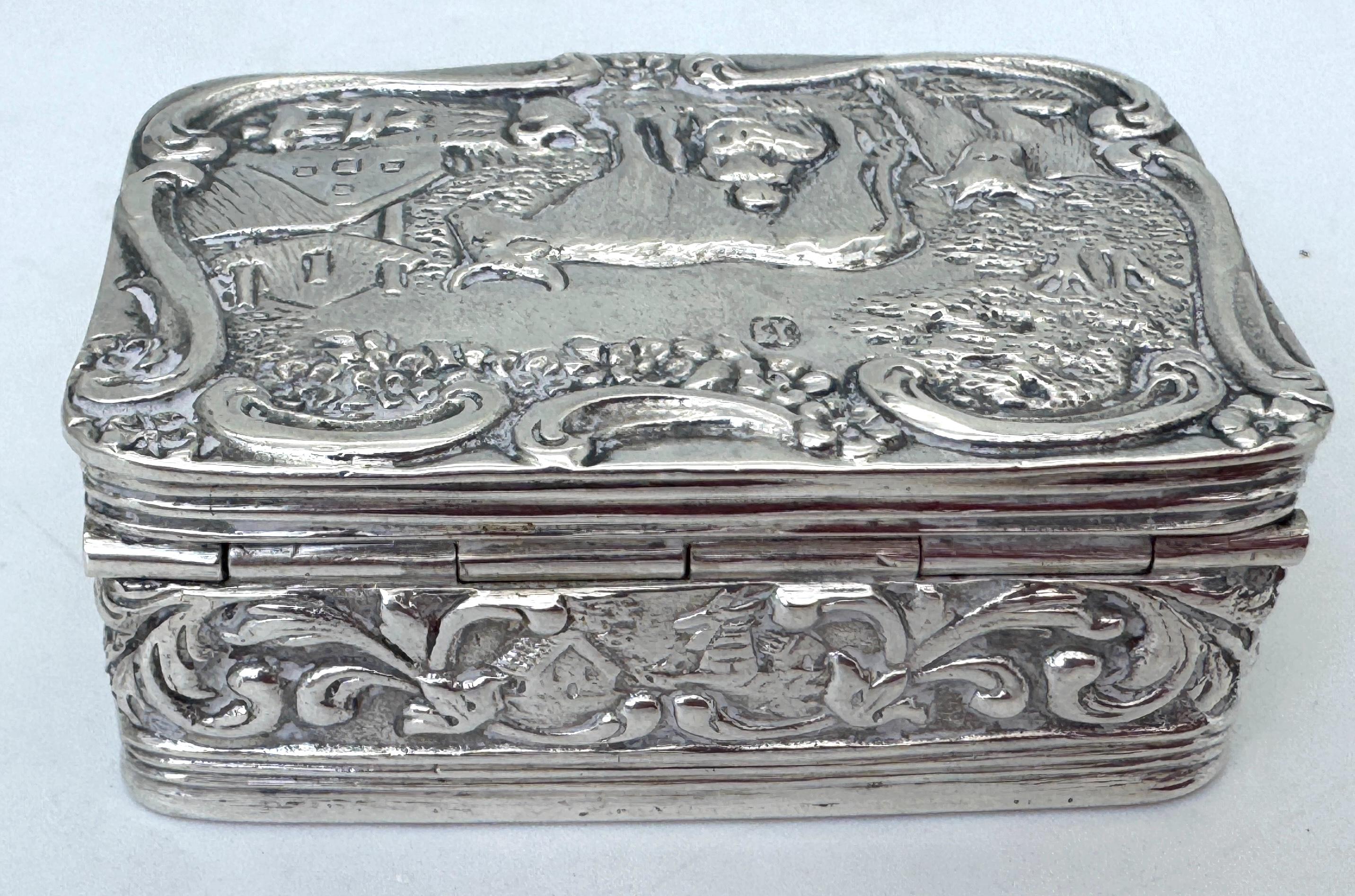 Caja paisajística alemana de plata repujada de 13 lts de principios del siglo XIX, Hanau, c. 1820 Silver en venta
