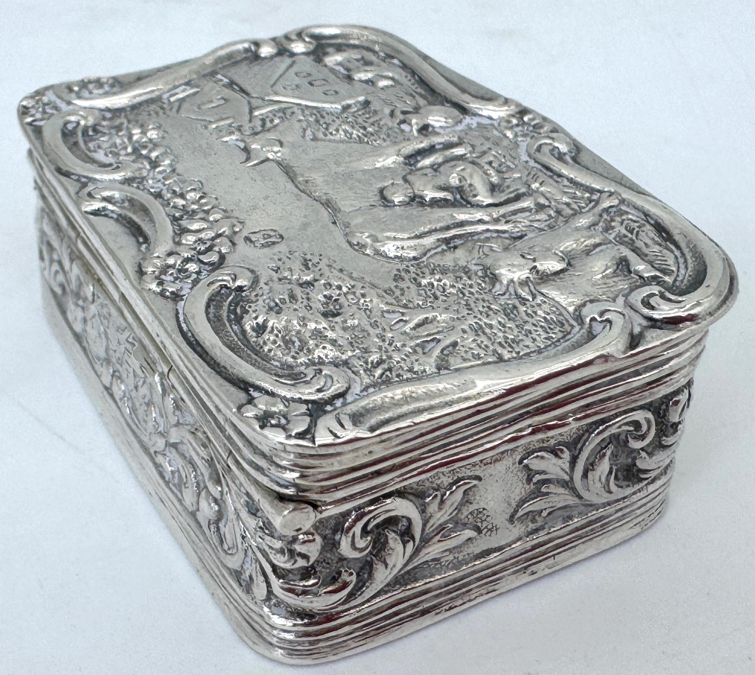 Caja paisajística alemana de plata repujada de 13 lts de principios del siglo XIX, Hanau, c. 1820 en venta 1