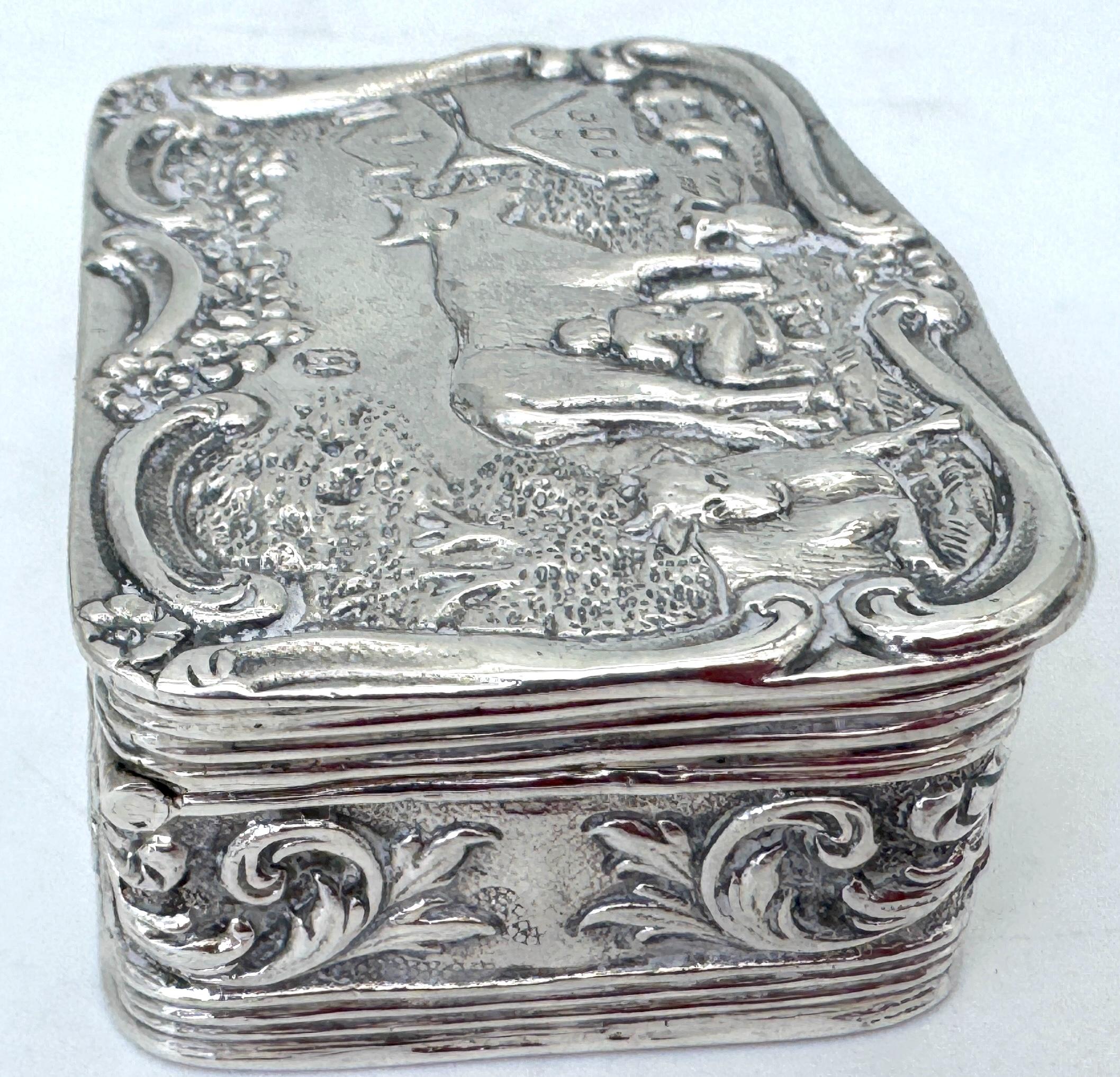 Caja paisajística alemana de plata repujada de 13 lts de principios del siglo XIX, Hanau, c. 1820 en venta 2