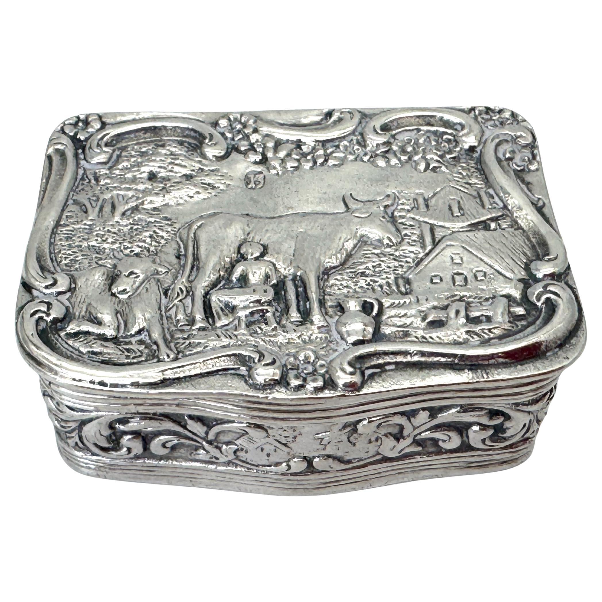 Caja paisajística alemana de plata repujada de 13 lts de principios del siglo XIX, Hanau, c. 1820 en venta