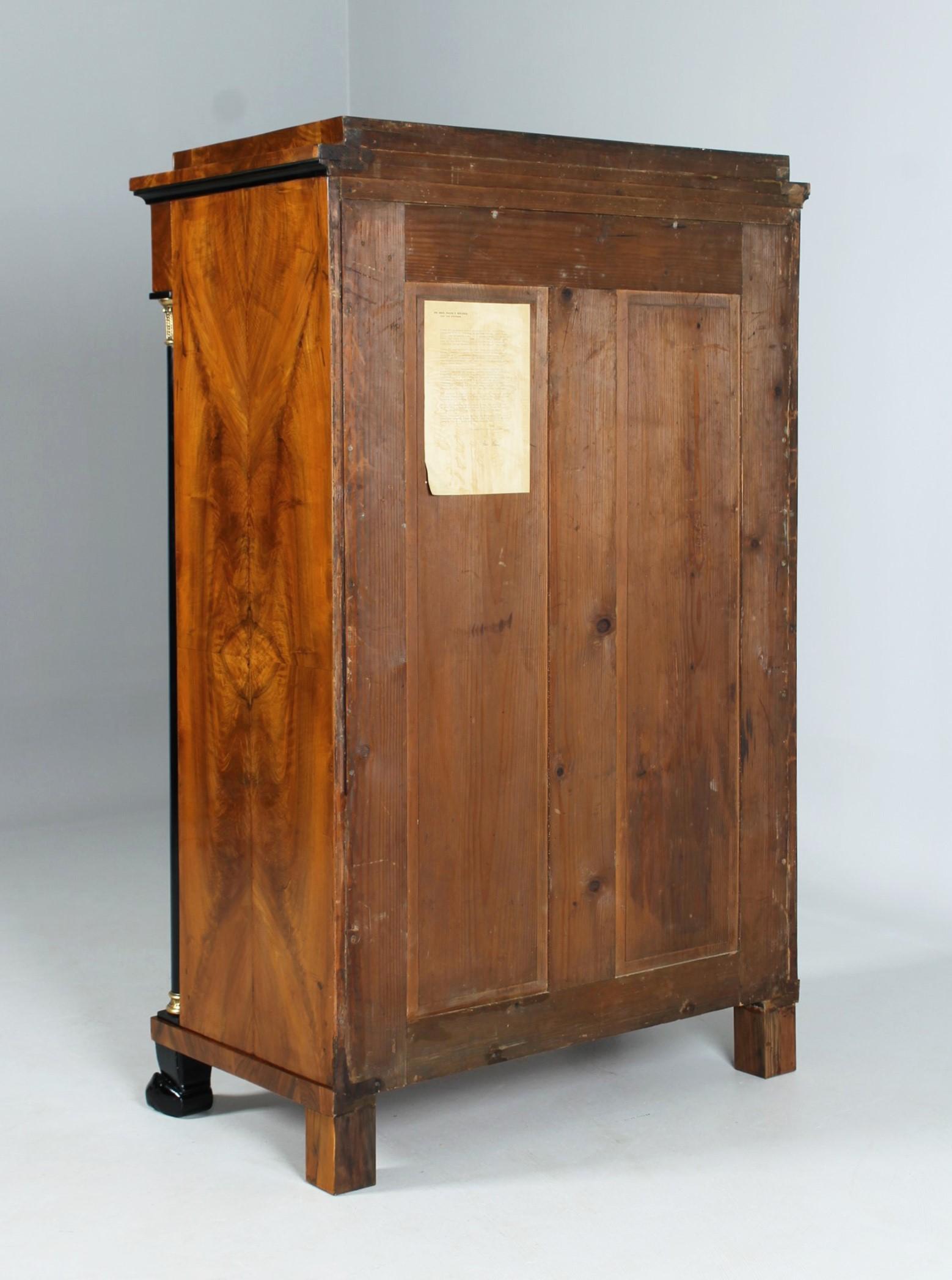 Early 19th Century German Biedermeier Cabinet, Wardrobe, Walnut, circa 1820 9