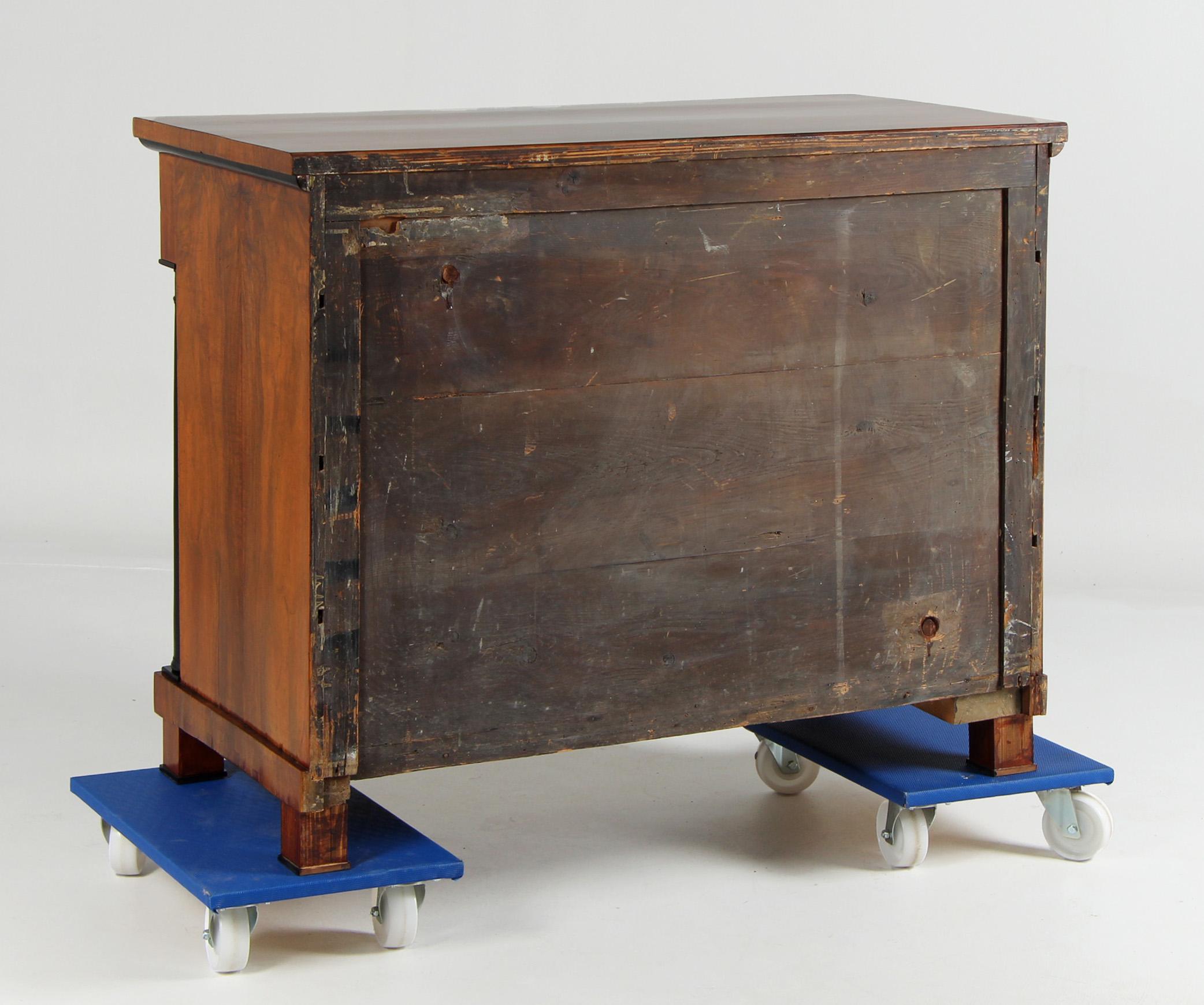 Cassettiera Biedermeier tedesca dell'inizio del XIX secolo, noce, circa 1820 in vendita 5