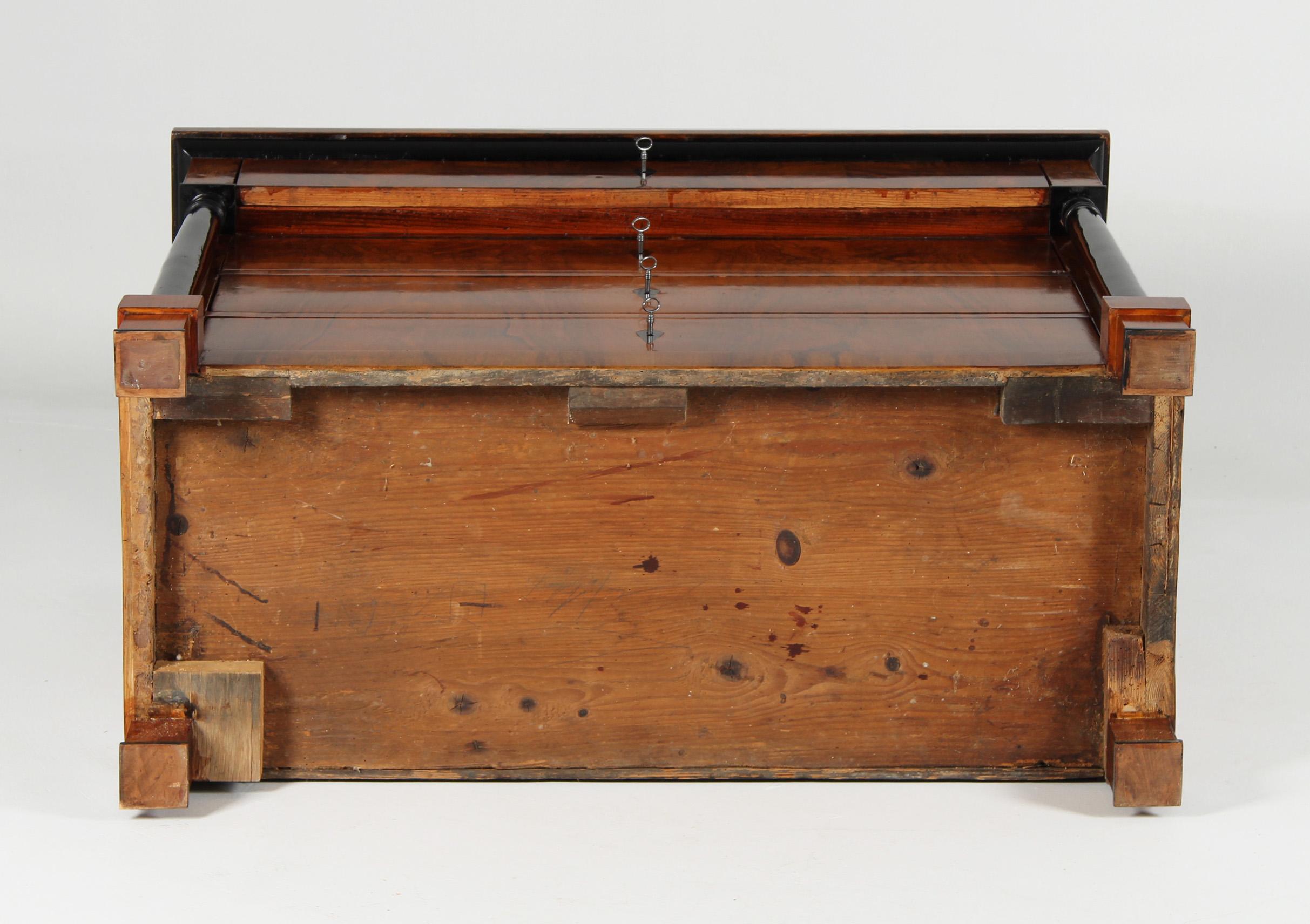 Cassettiera Biedermeier tedesca dell'inizio del XIX secolo, noce, circa 1820 in vendita 4