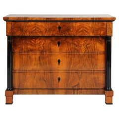 Cómoda Biedermeier alemana de principios del siglo XIX, nogal, hacia 1820