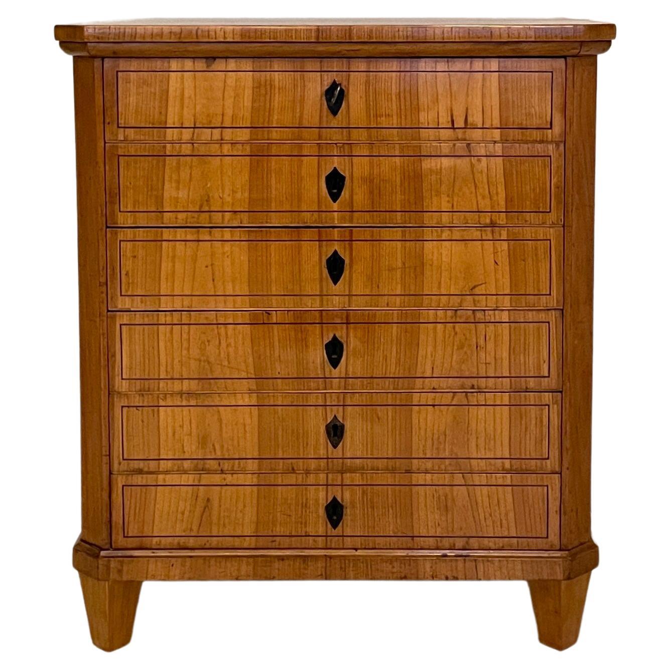Early 19th Century German Walnut Biedermeier Chests of Drawers, circa 1820 at 1stDibs
