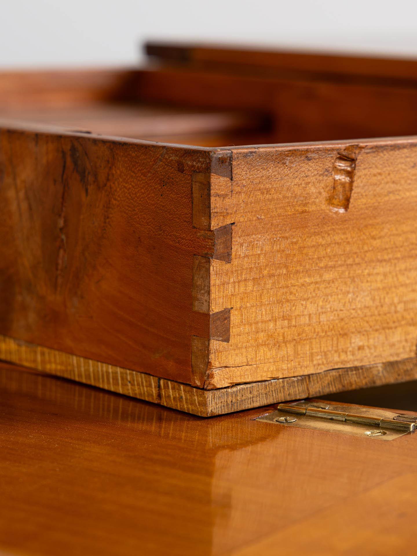 Escritorio o tocador Biedermeier alemán de principios del siglo XIX, madera de cerezo en venta 7