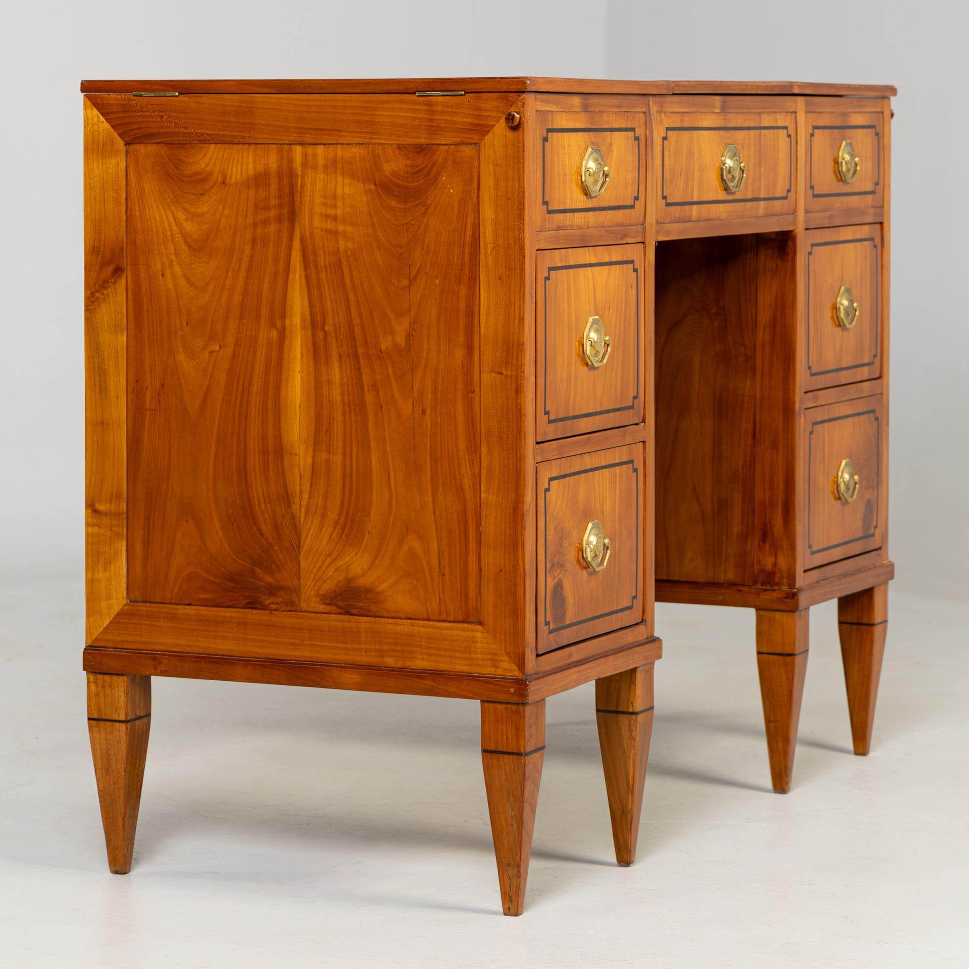 Escritorio o tocador Biedermeier alemán de principios del siglo XIX, madera de cerezo en venta 11