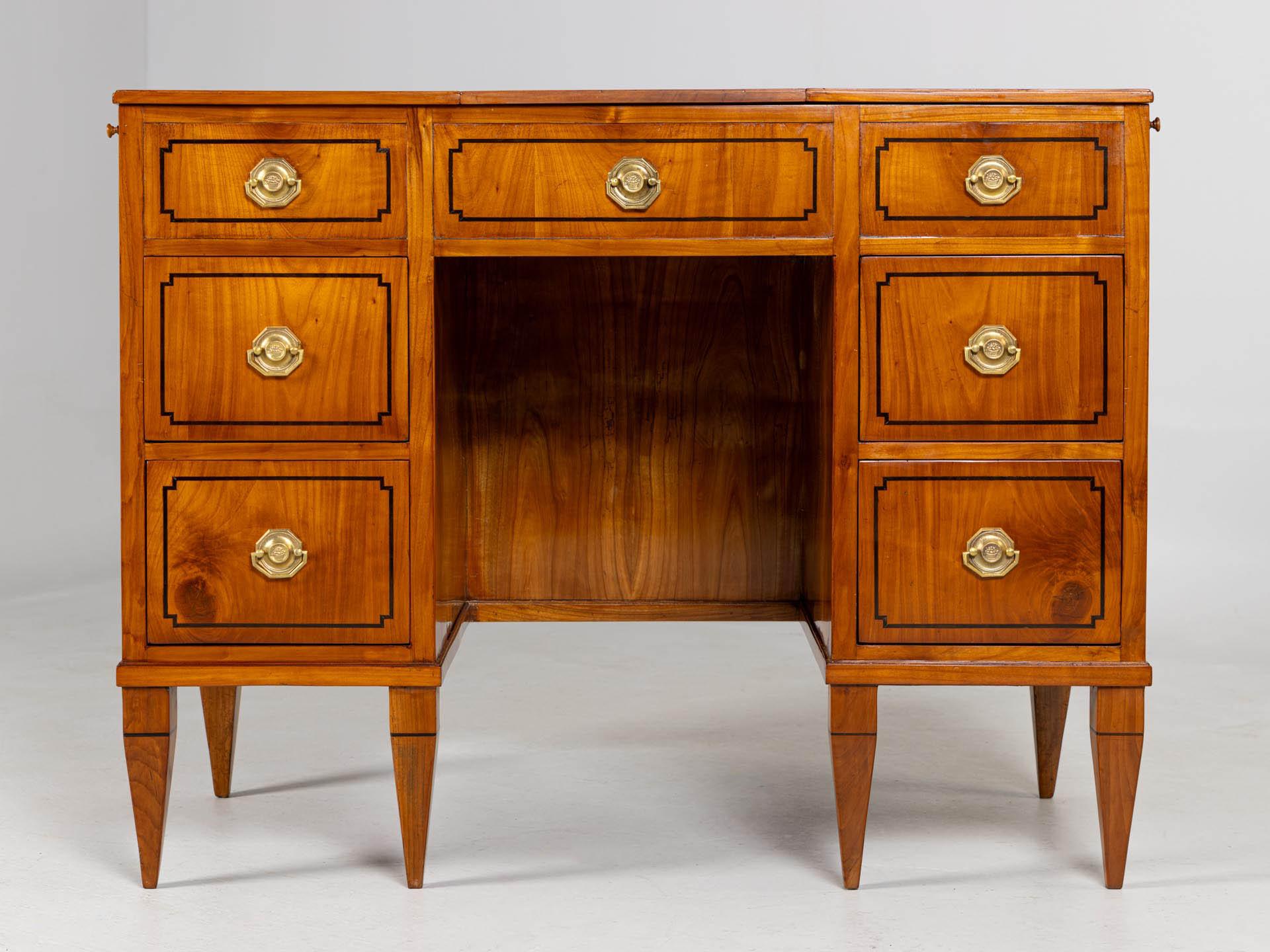 Escritorio o tocador Biedermeier alemán de principios del siglo XIX, madera de cerezo Alemán en venta