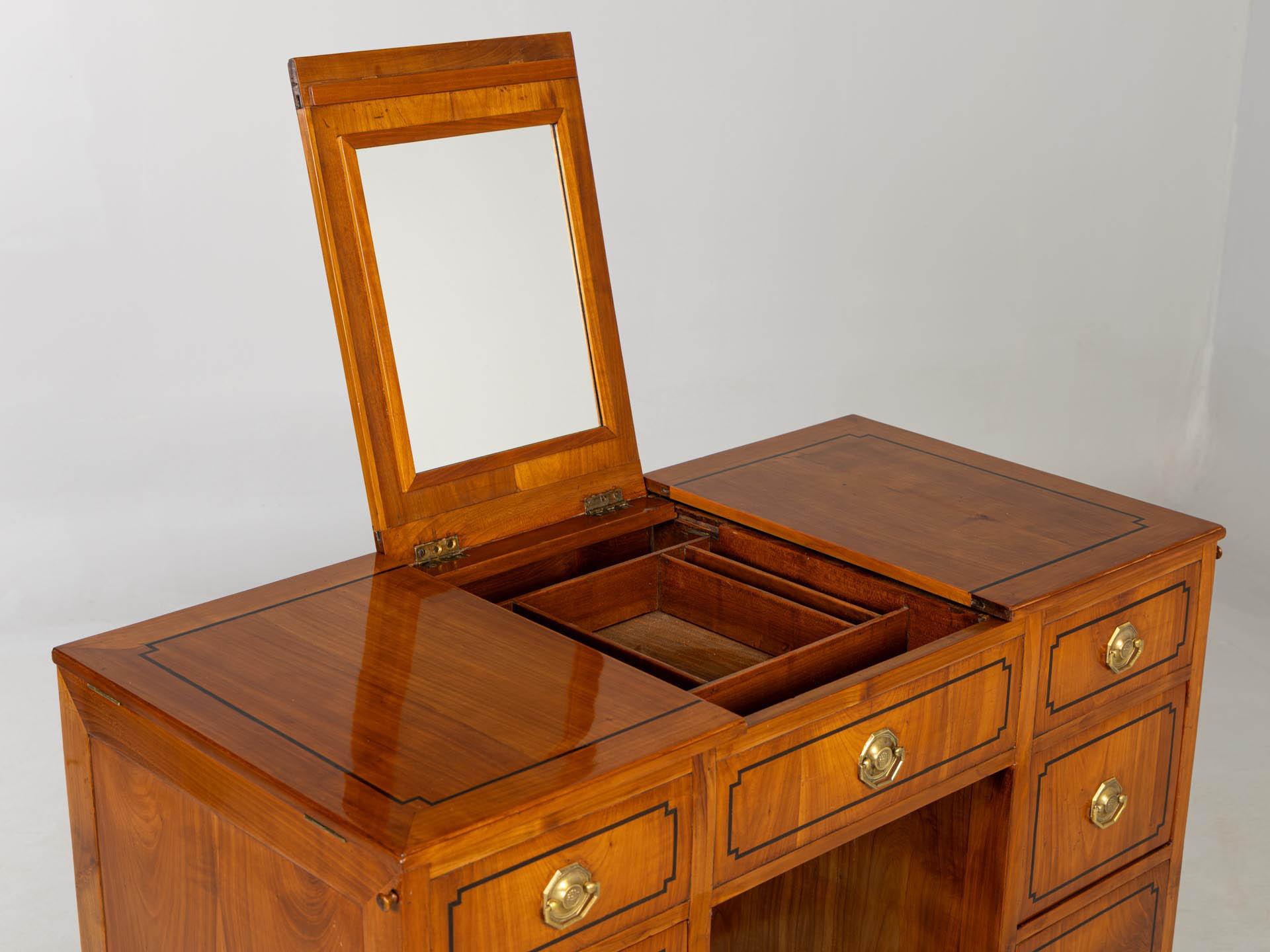 Escritorio o tocador Biedermeier alemán de principios del siglo XIX, madera de cerezo en venta 1
