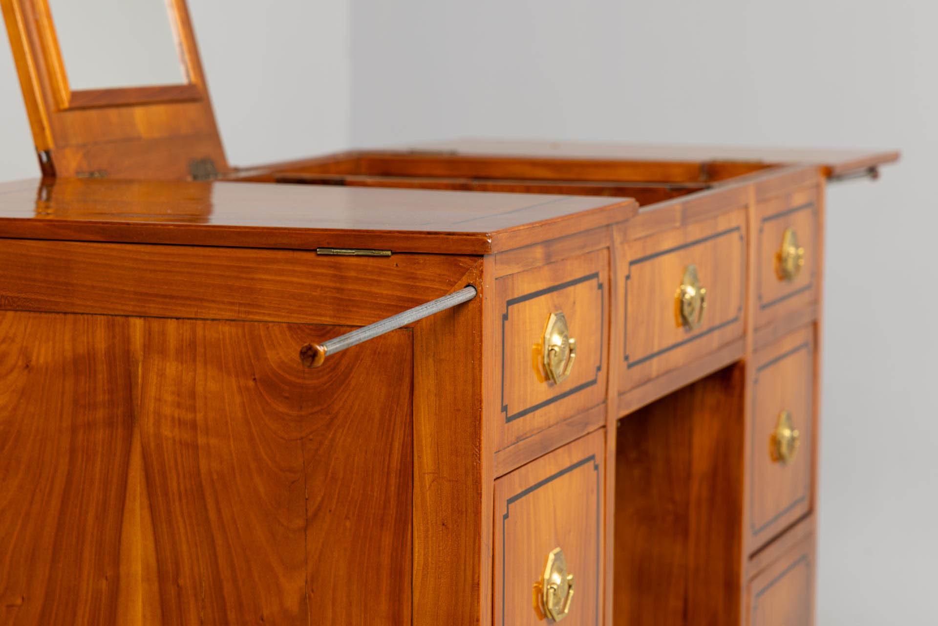 Escritorio o tocador Biedermeier alemán de principios del siglo XIX, madera de cerezo en venta 2