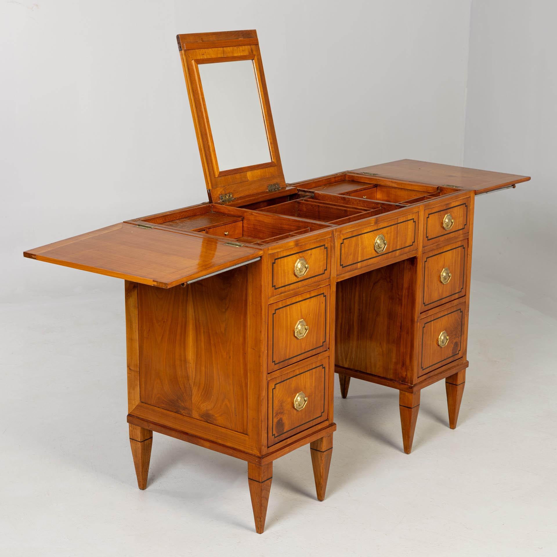 Escritorio o tocador Biedermeier alemán de principios del siglo XIX, madera de cerezo en venta 3