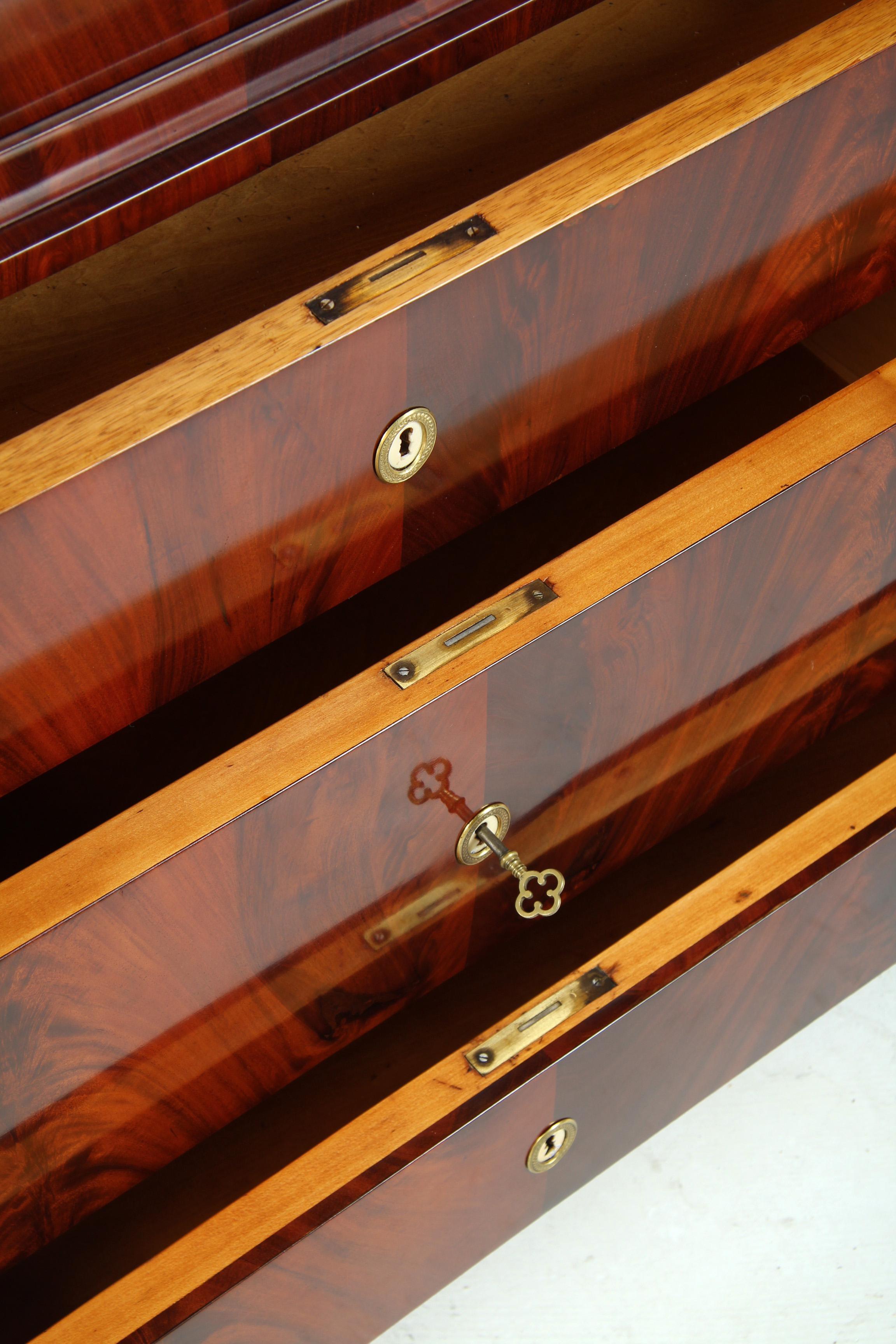 Deutscher Biedermeier-Sekretärschreibtisch mit Geheimfach aus dem frühen 19. im Angebot 11