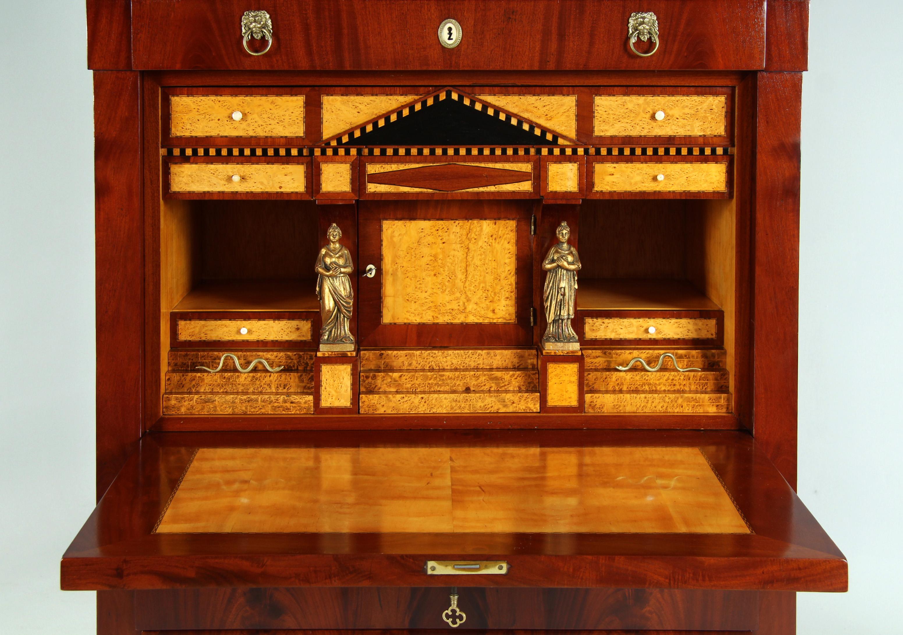 Deutscher Biedermeier-Sekretärschreibtisch mit Geheimfach aus dem frühen 19. (Mahagoni) im Angebot