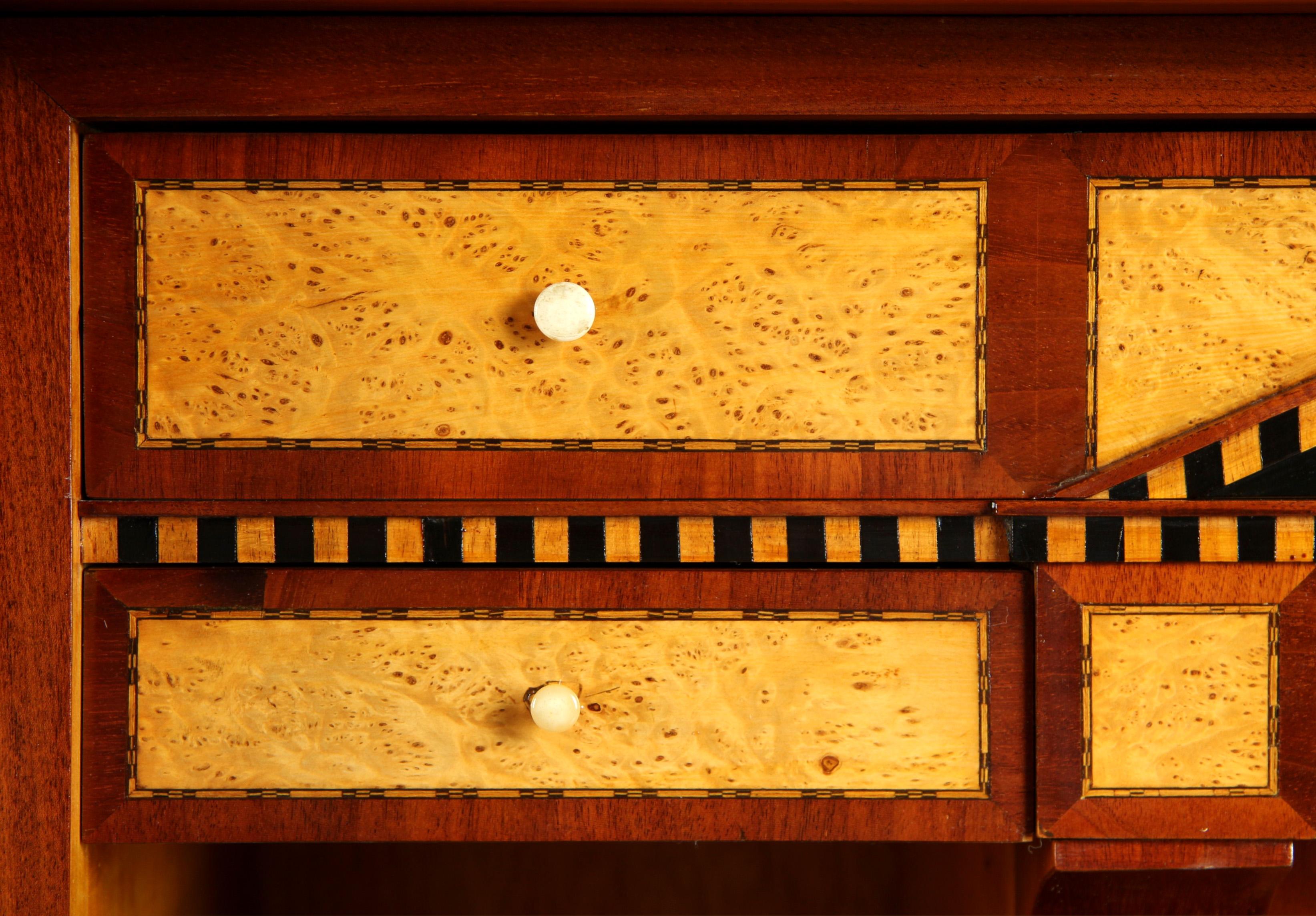 Deutscher Biedermeier-Sekretärschreibtisch mit Geheimfach aus dem frühen 19. im Angebot 1