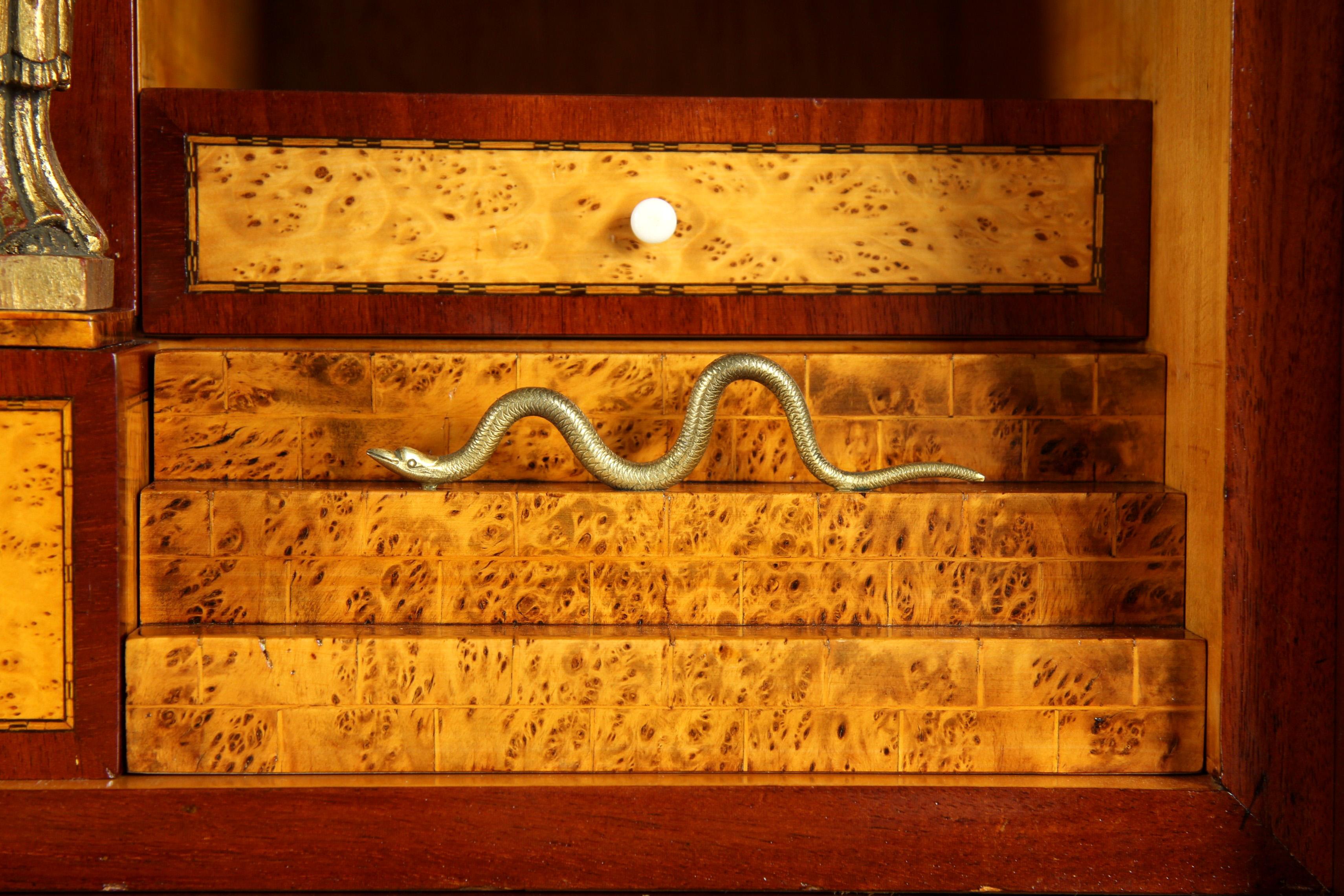 Deutscher Biedermeier-Sekretärschreibtisch mit Geheimfach aus dem frühen 19. im Angebot 2