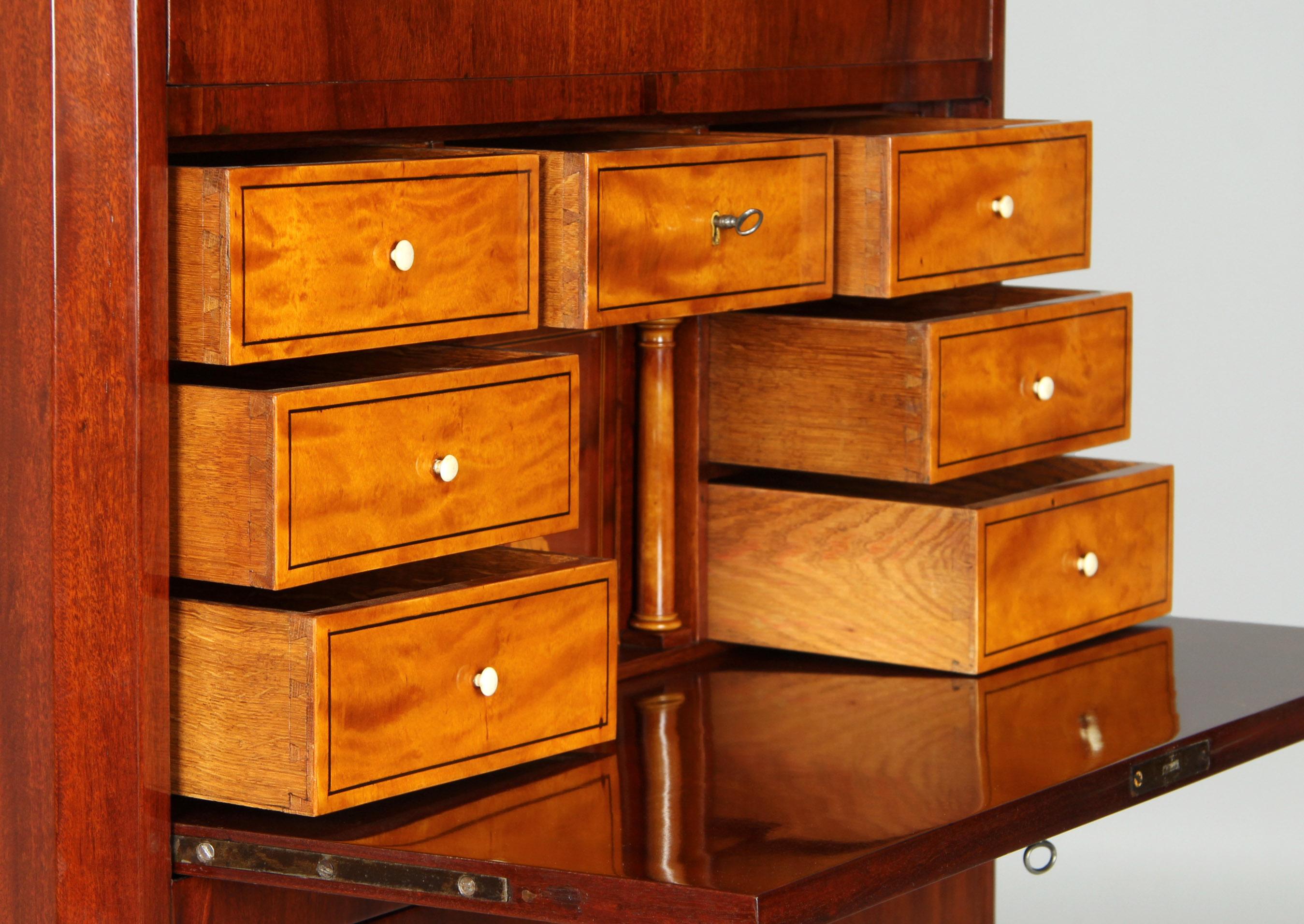 Secrétaire allemand ou danois du début du 19e siècle, acajou, Biedermeier, vers 1815 en vente 7