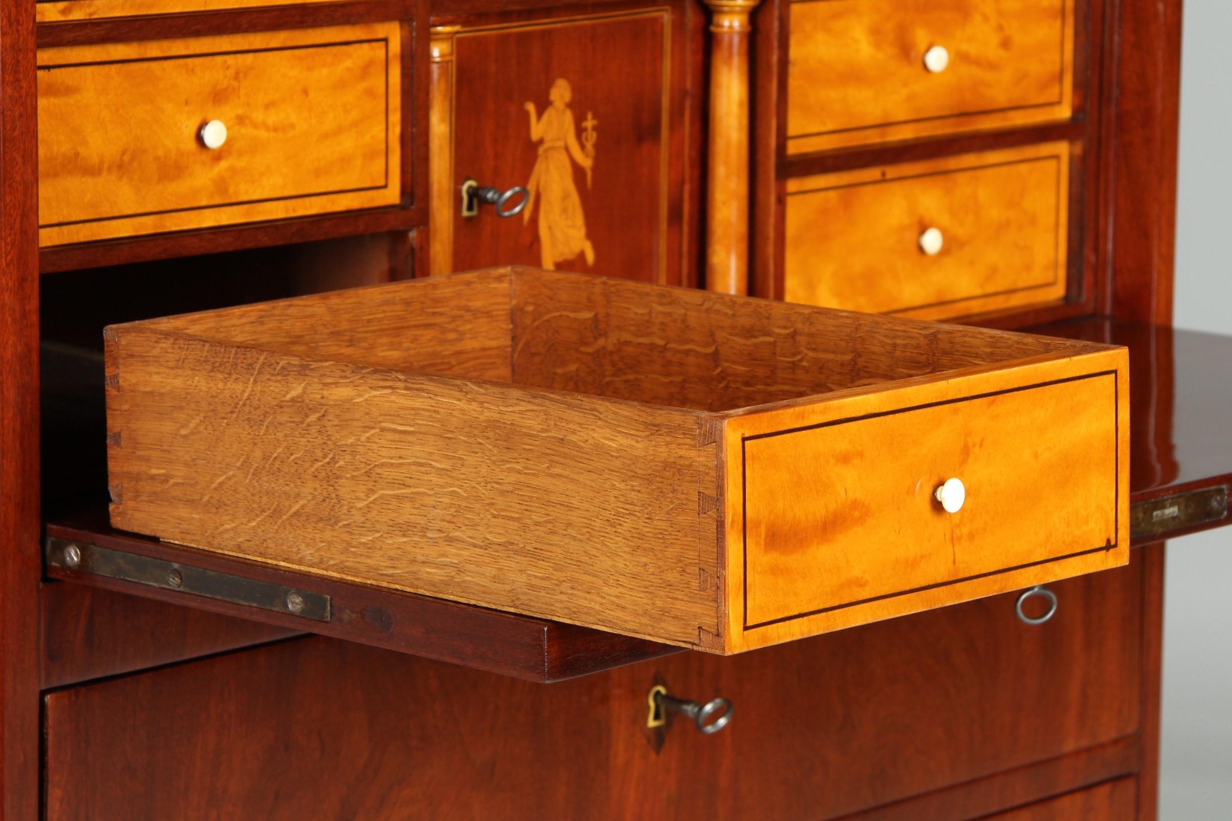 Secrétaire allemand ou danois du début du 19e siècle, acajou, Biedermeier, vers 1815 en vente 8