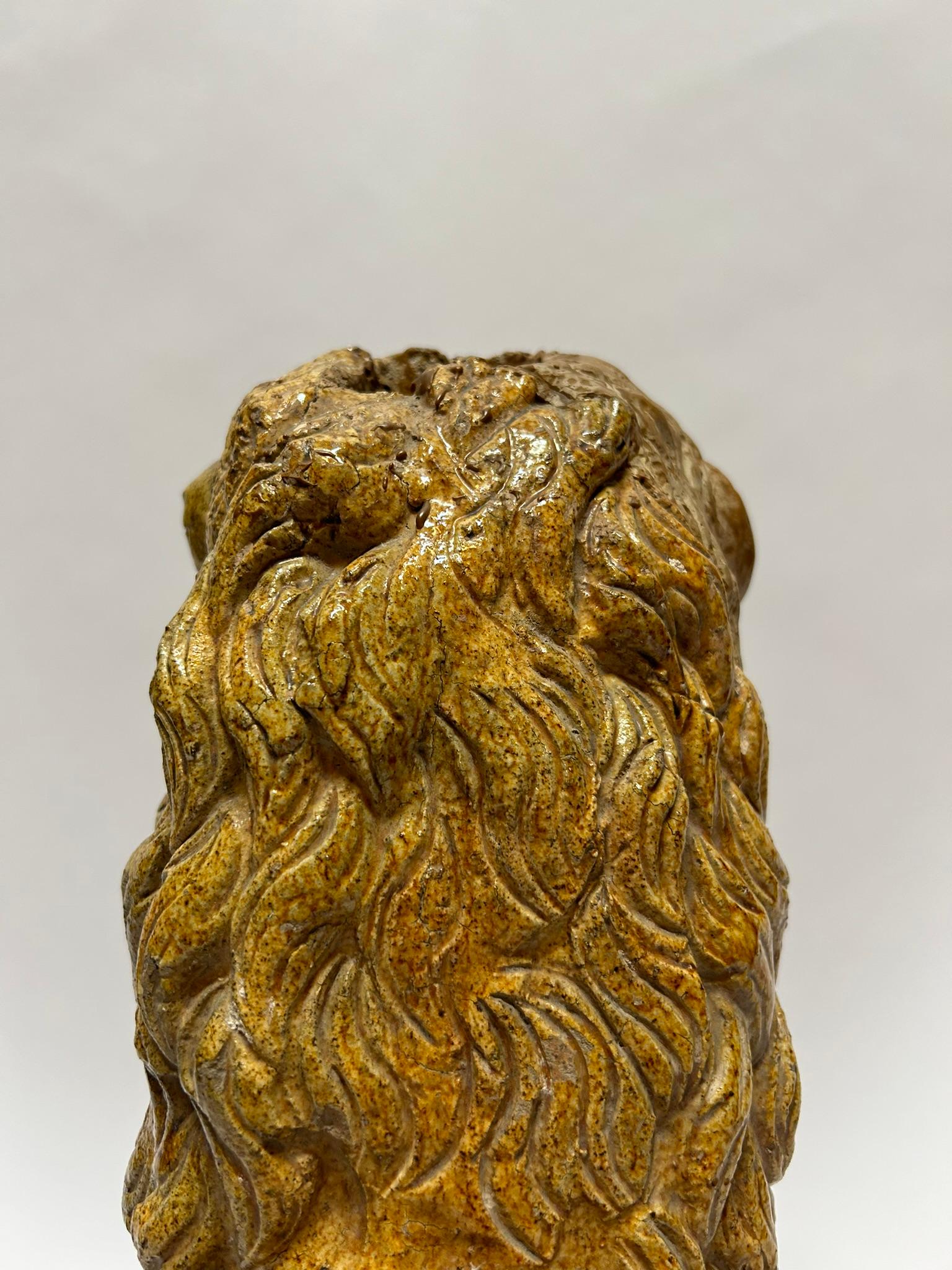 Début du 19e siècle, paire allemande de  Sculptures de lion émaillées en vente 7