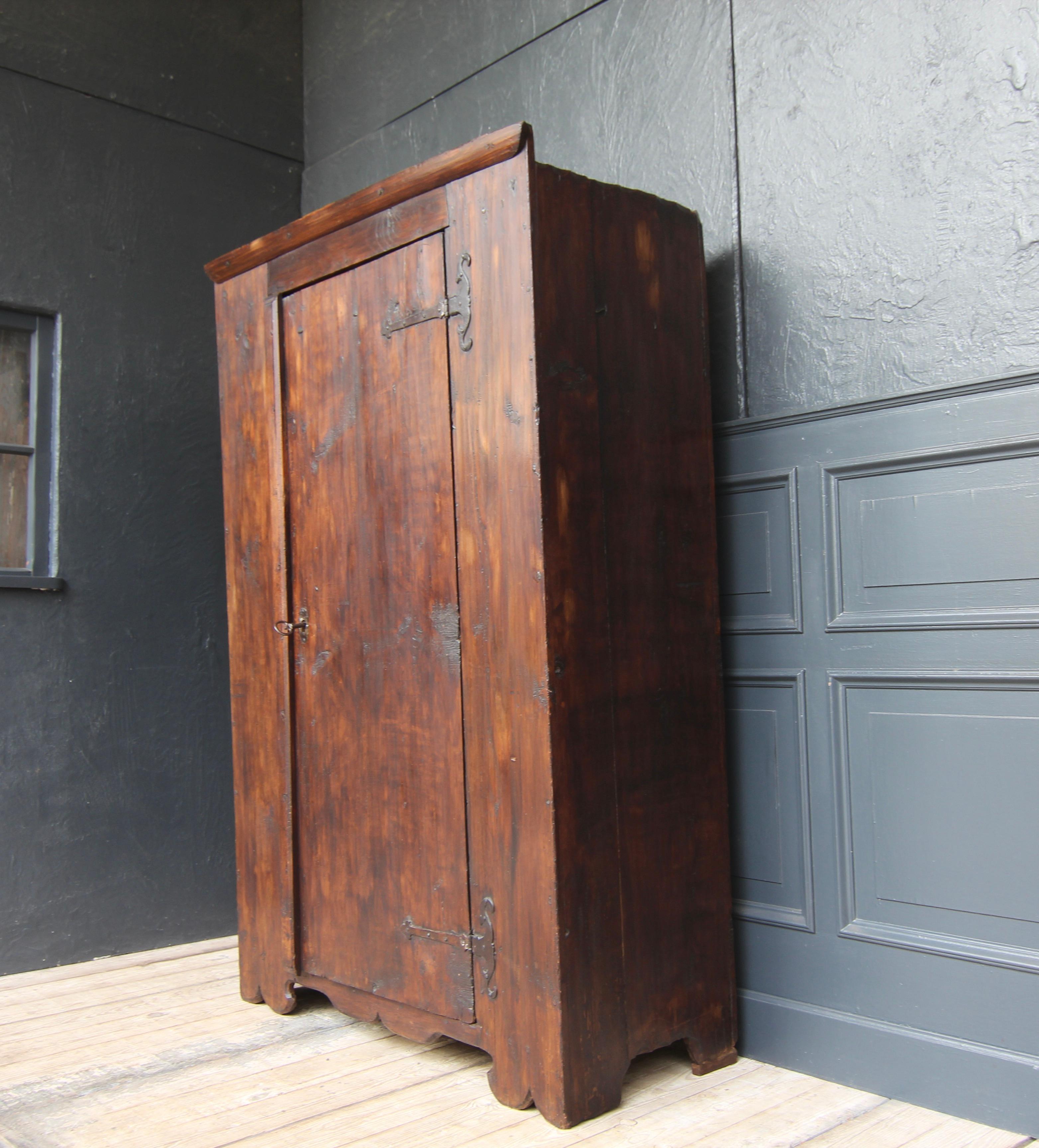 Pin Cabinet allemand primitif Wabi Sabi du début du 19e siècle en vente