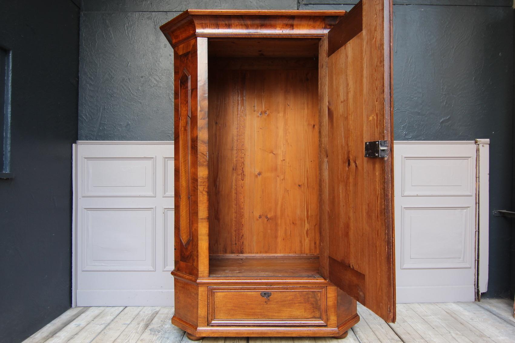 Early 19th Century German Single Door Baroque Cabinet In Good Condition In Dusseldorf, DE