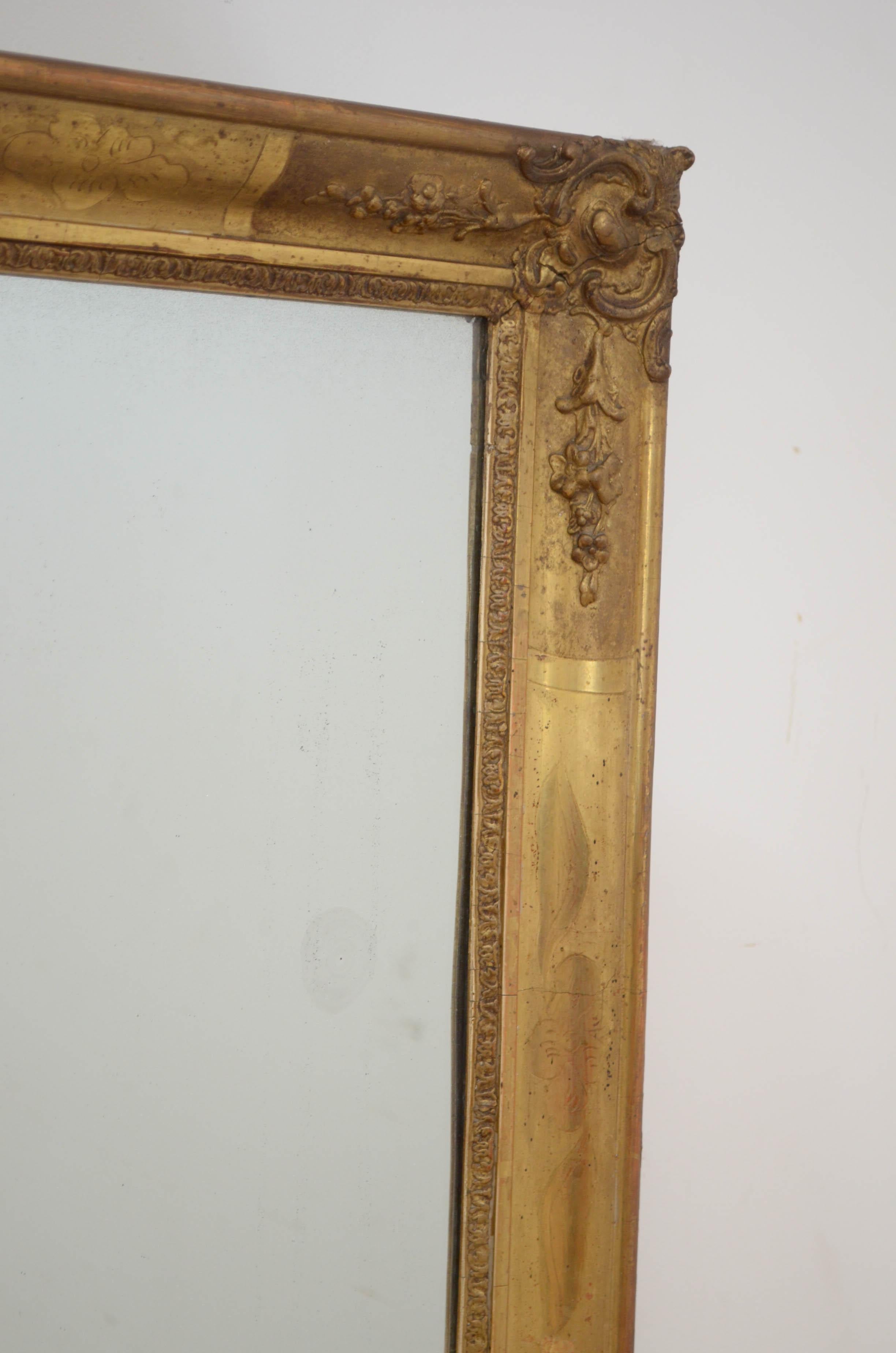 Espejo de pared dorado de principios del siglo XIX H56cm en venta 4