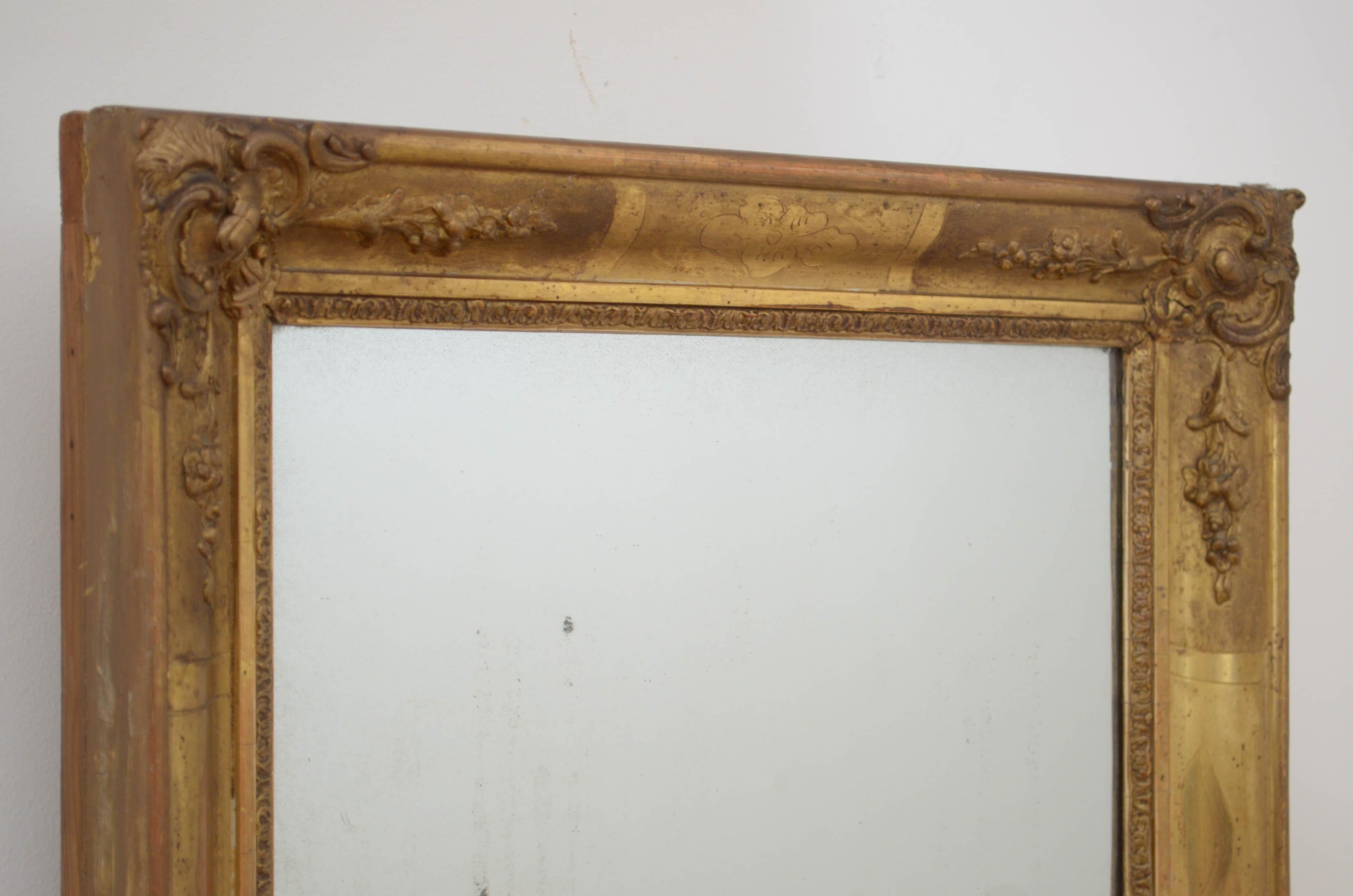 Espejo de pared dorado de principios del siglo XIX H56cm en venta 3