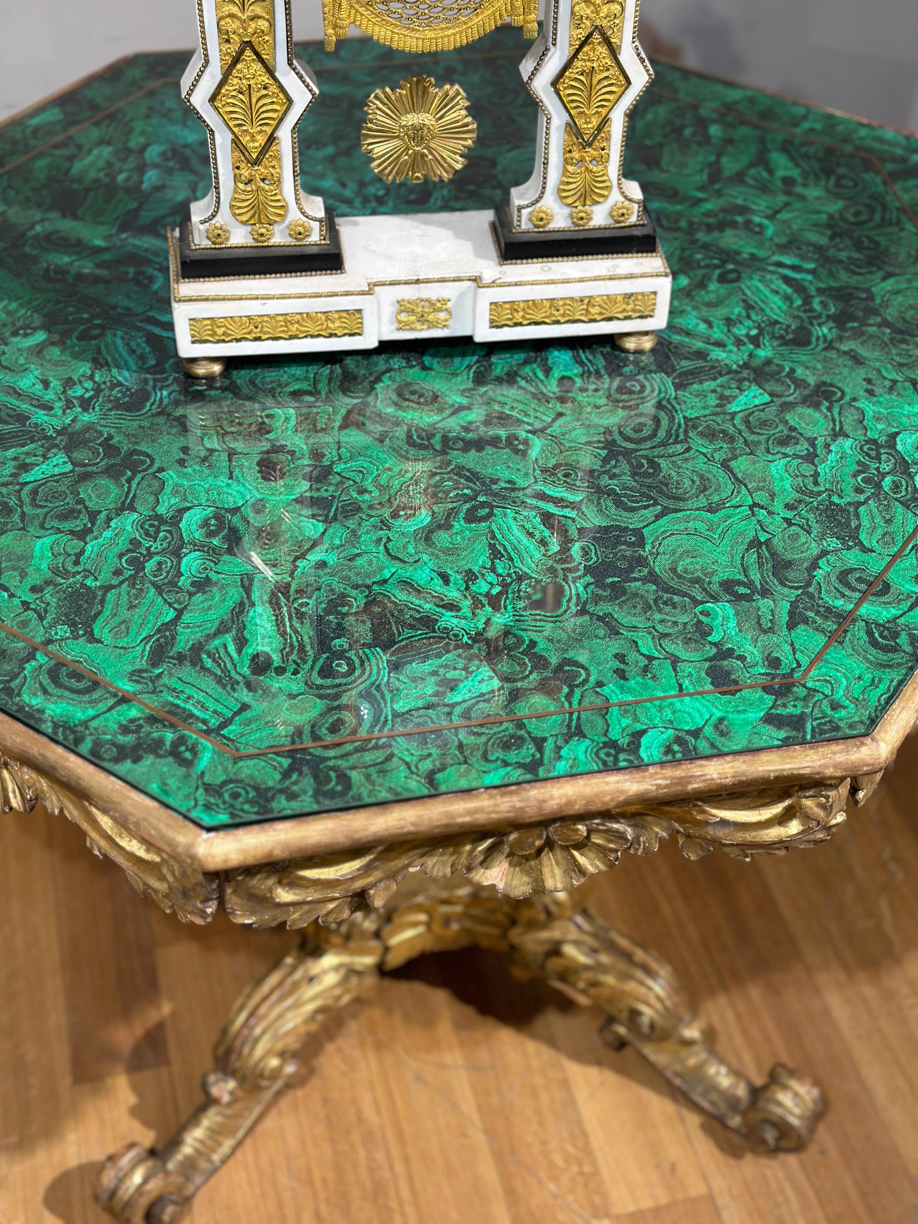 EARLY 19th CENTURY GILDED WOOD TABLE WITH SIMILAR MALACHITE FABRIC For Sale 5