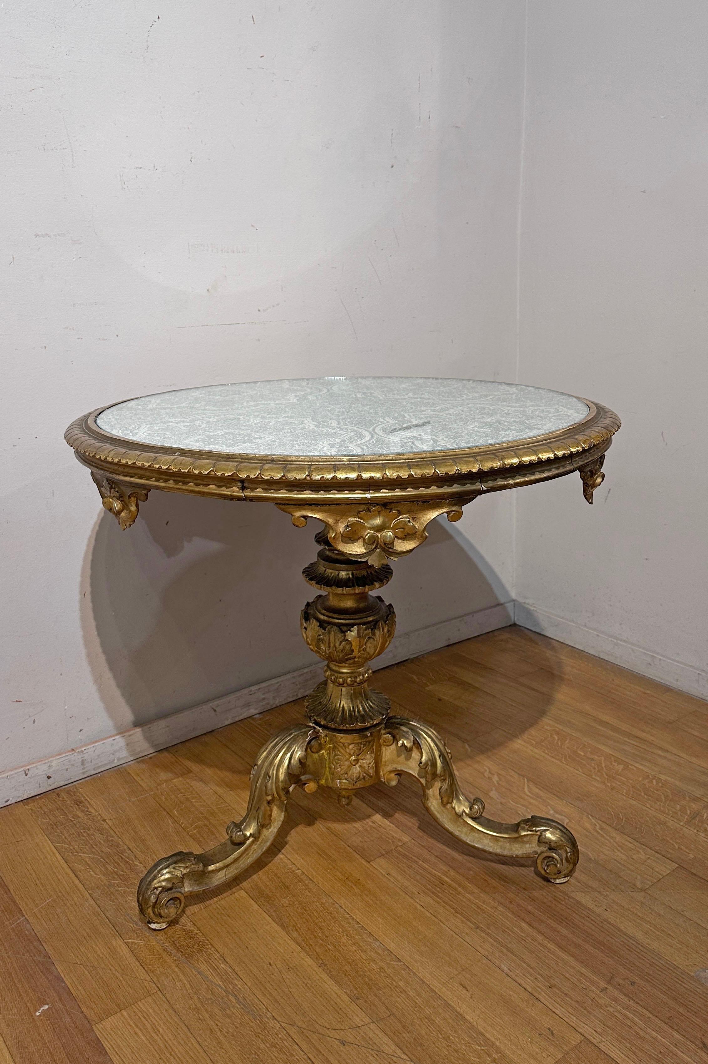 Carved EARLY 19th CENTURY GILDED WOOD TEA TABLE  For Sale