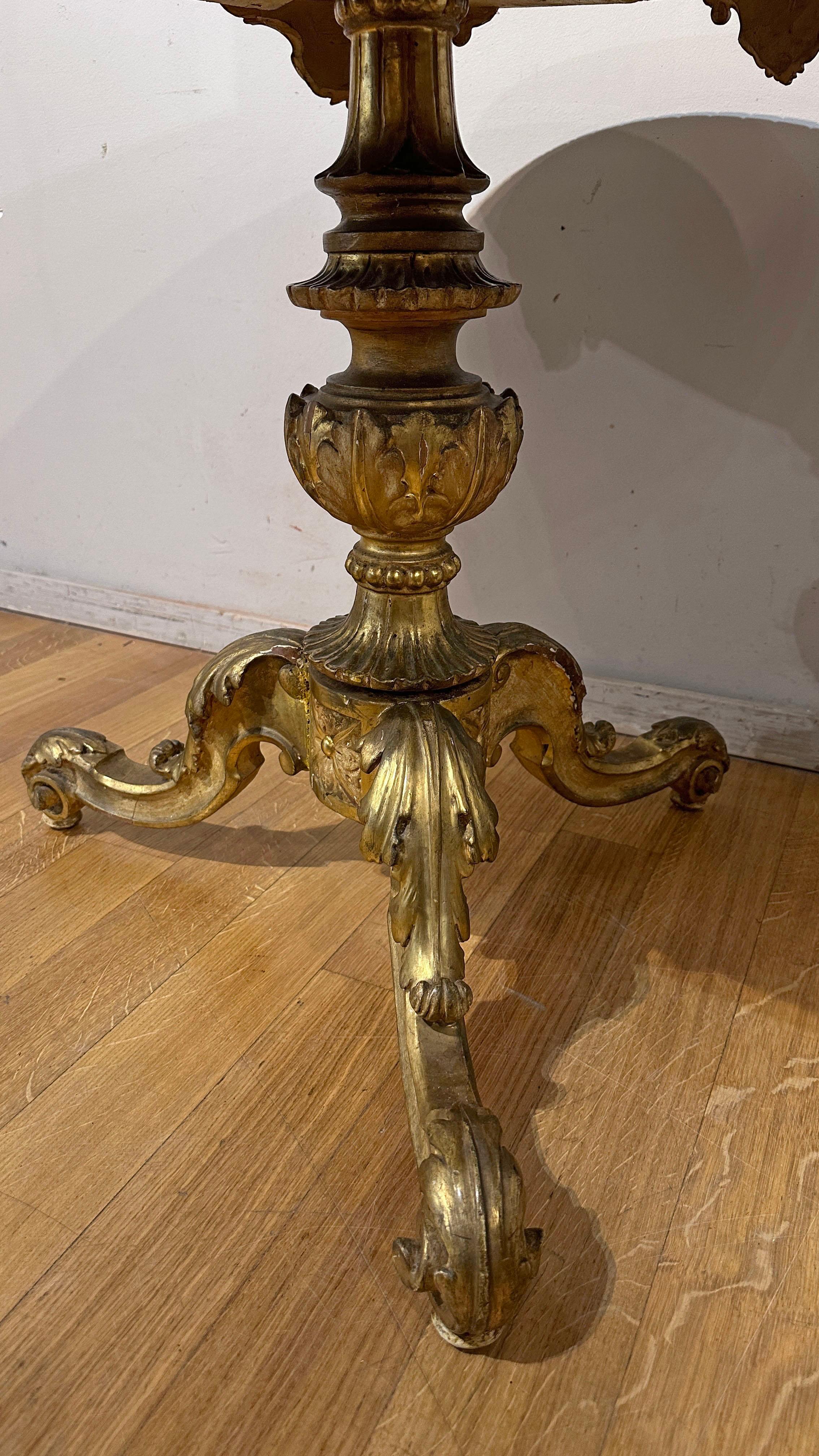 EARLY 19th CENTURY GILDED WOOD TEA TABLE  In Good Condition For Sale In Firenze, FI