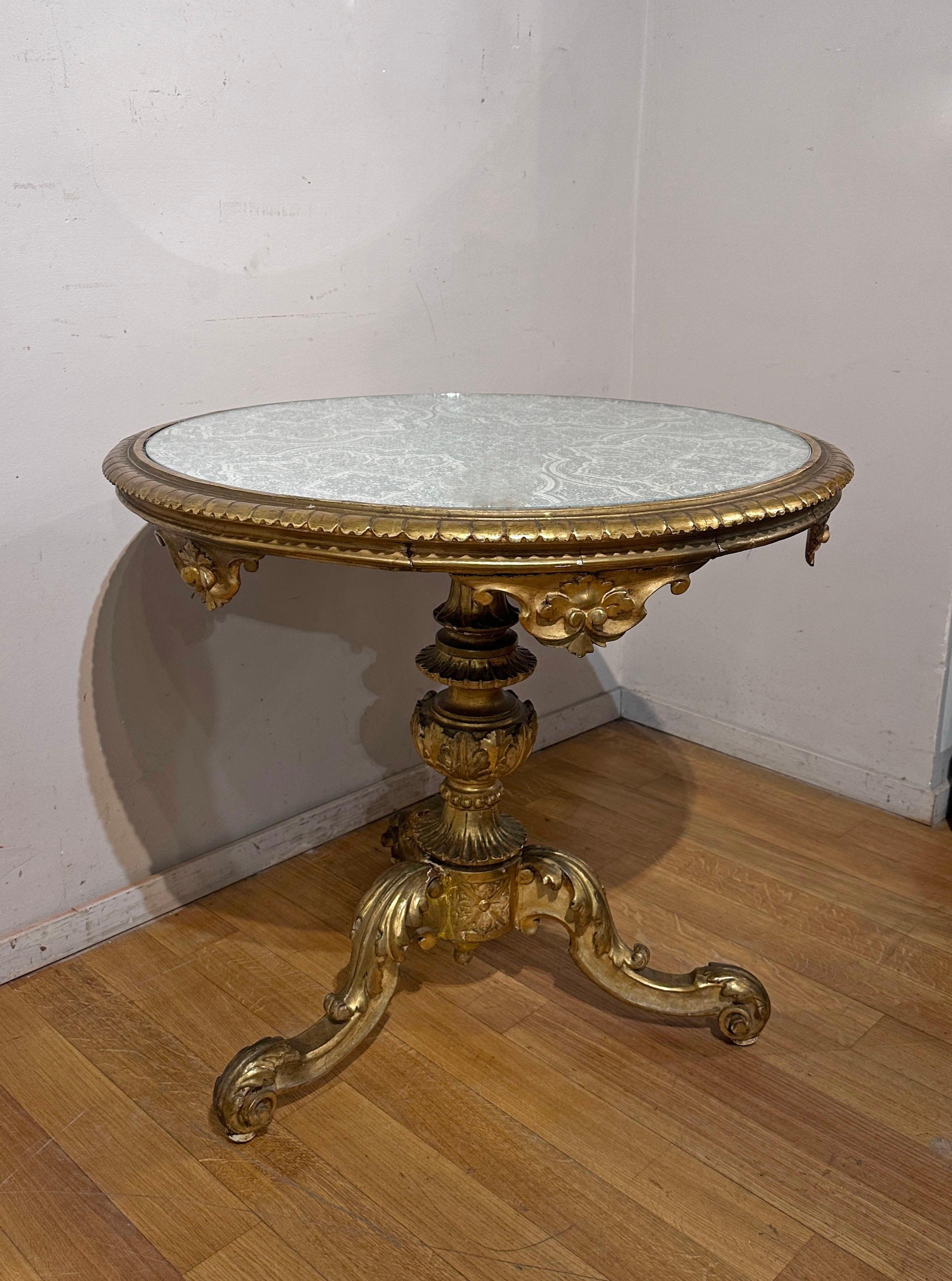 EARLY 19th CENTURY GILDED WOOD TEA TABLE  For Sale 2