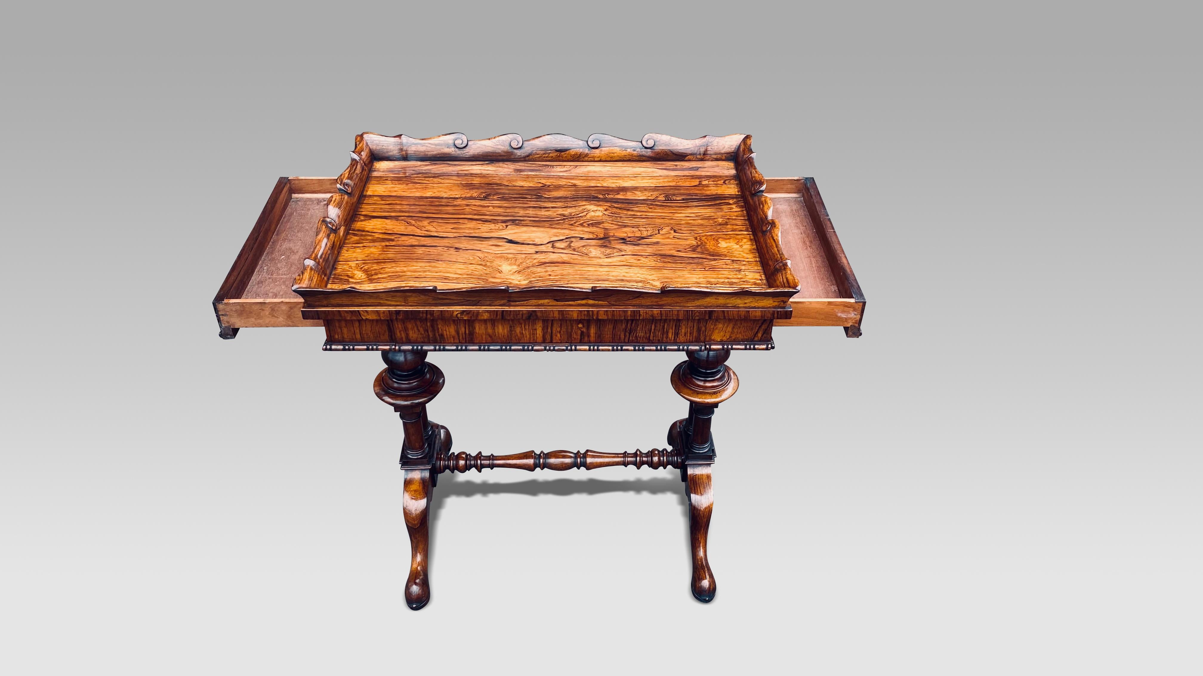 An early 19th century rosewood work table firmly attributed to Gillows.
The table consists of finely figured rosewood veneers with a solid rosewood scrolling carved tray top gallery.
The upper section with a discreet drawer at either end and a