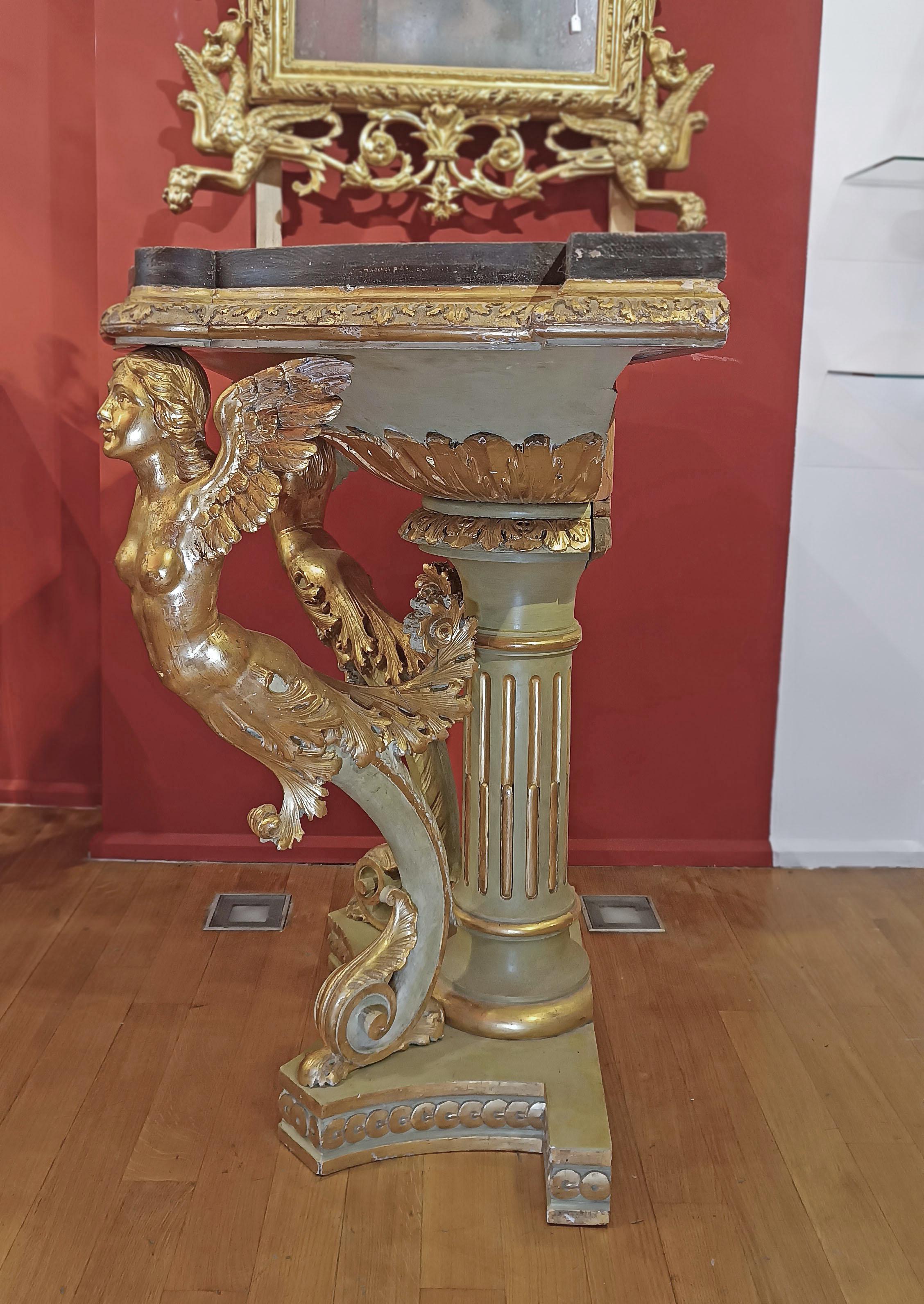 Stile impero EARLY 19th CENTURY GILT AND PAINTED EMPIRE CONSOLE TABLE in vendita
